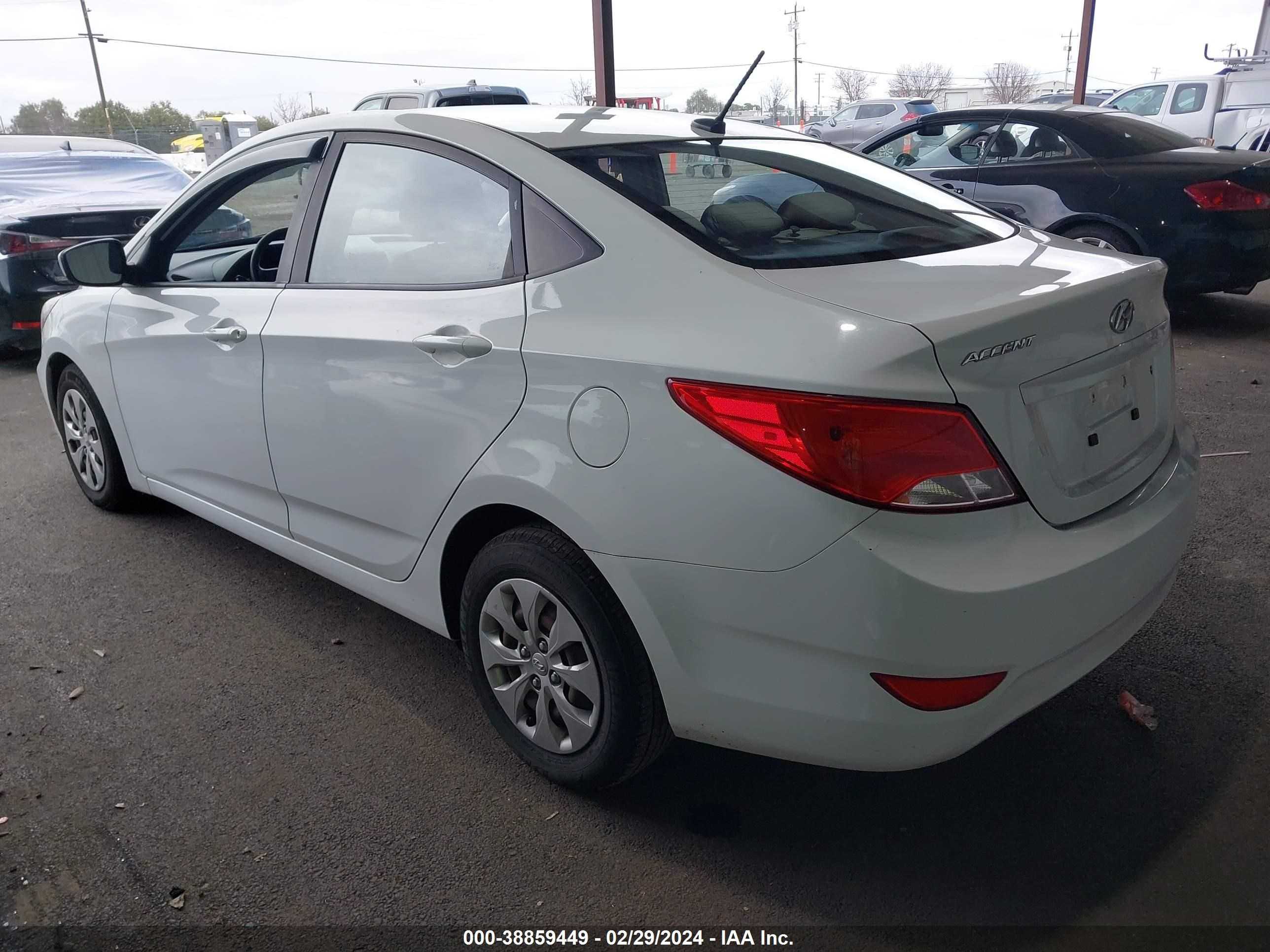 Photo 2 VIN: KMHCT4AE9GU031641 - HYUNDAI ACCENT 