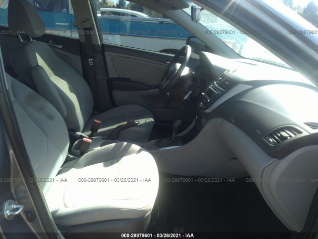 Photo 4 VIN: KMHCT4AE9HU300724 - HYUNDAI ACCENT 