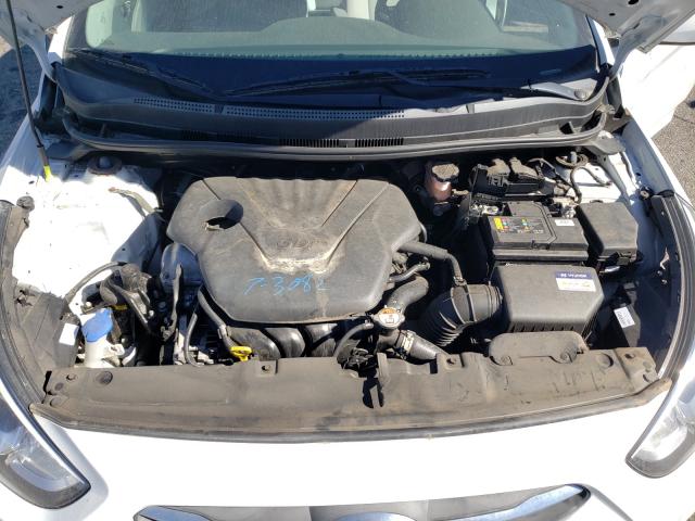 Photo 6 VIN: KMHCT4AE9HU363032 - HYUNDAI ACCENT SE 