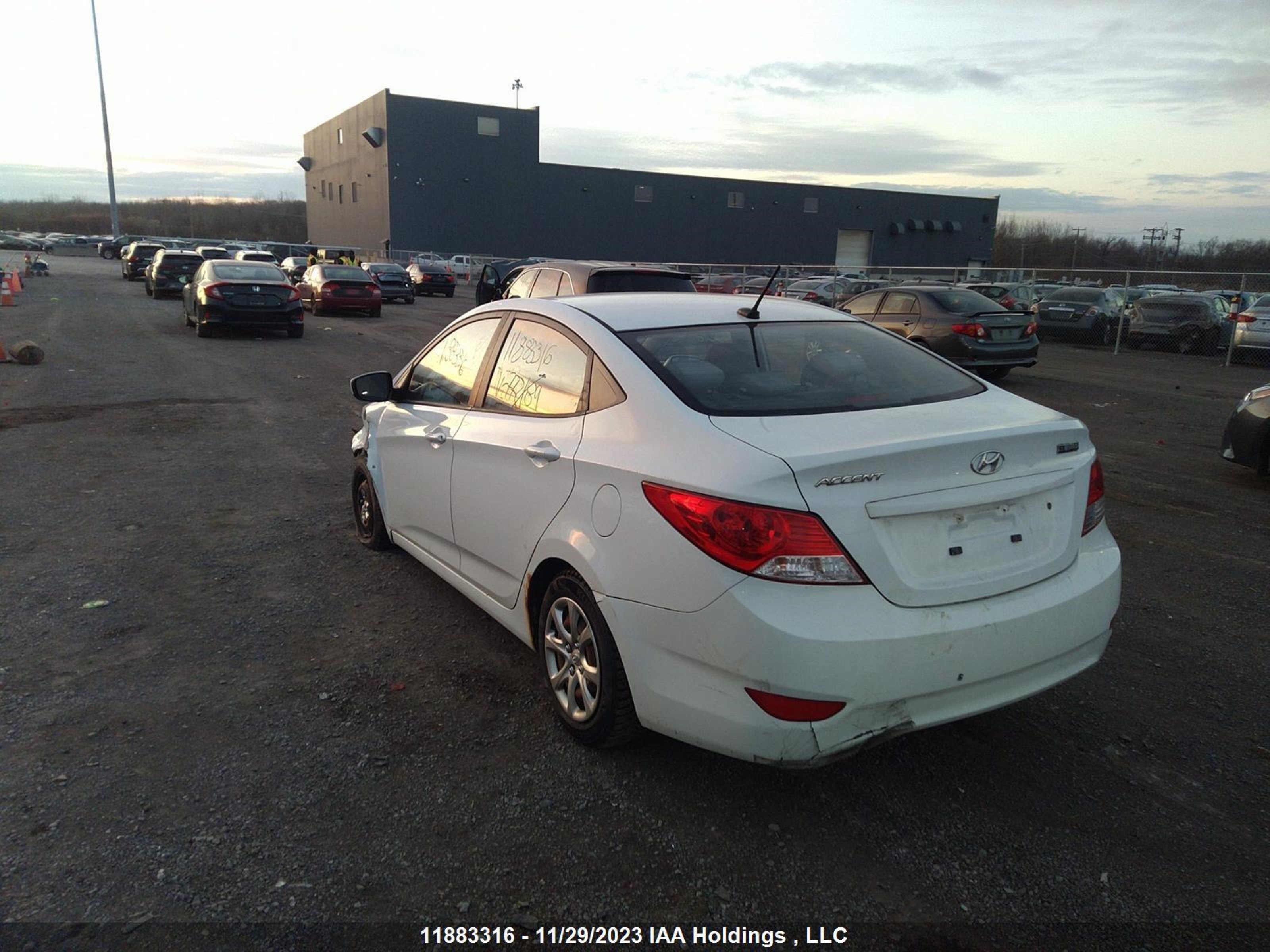 Photo 2 VIN: KMHCT4AEOEU772189 - HYUNDAI ACCENT 