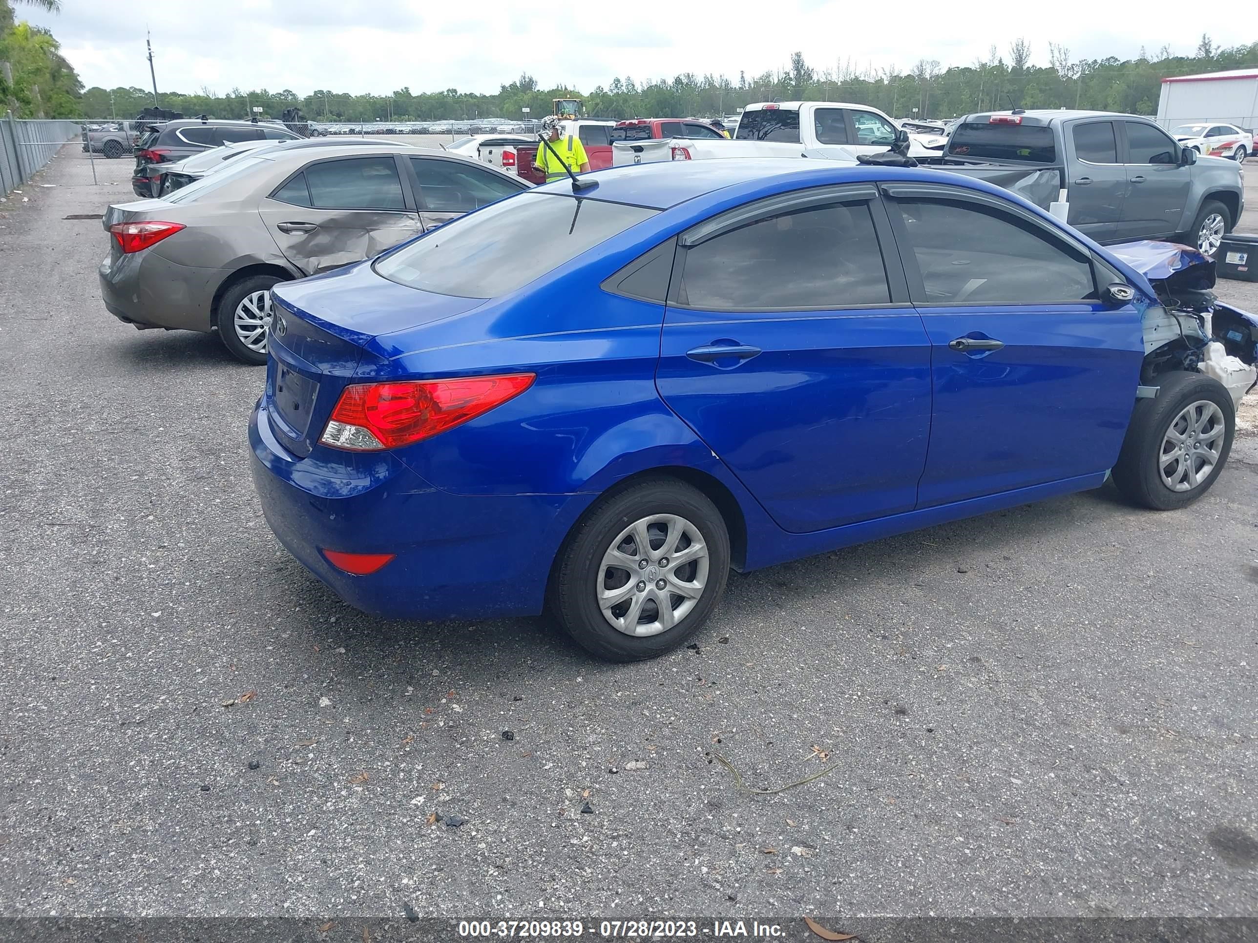 Photo 3 VIN: KMHCT4AEXDU322936 - HYUNDAI ACCENT 