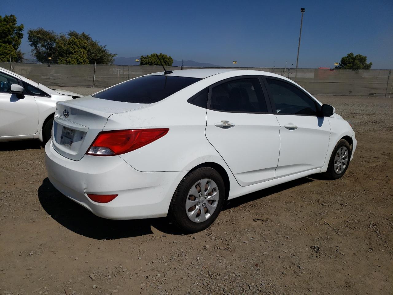 Photo 2 VIN: KMHCT4AEXGU123258 - HYUNDAI ACCENT 