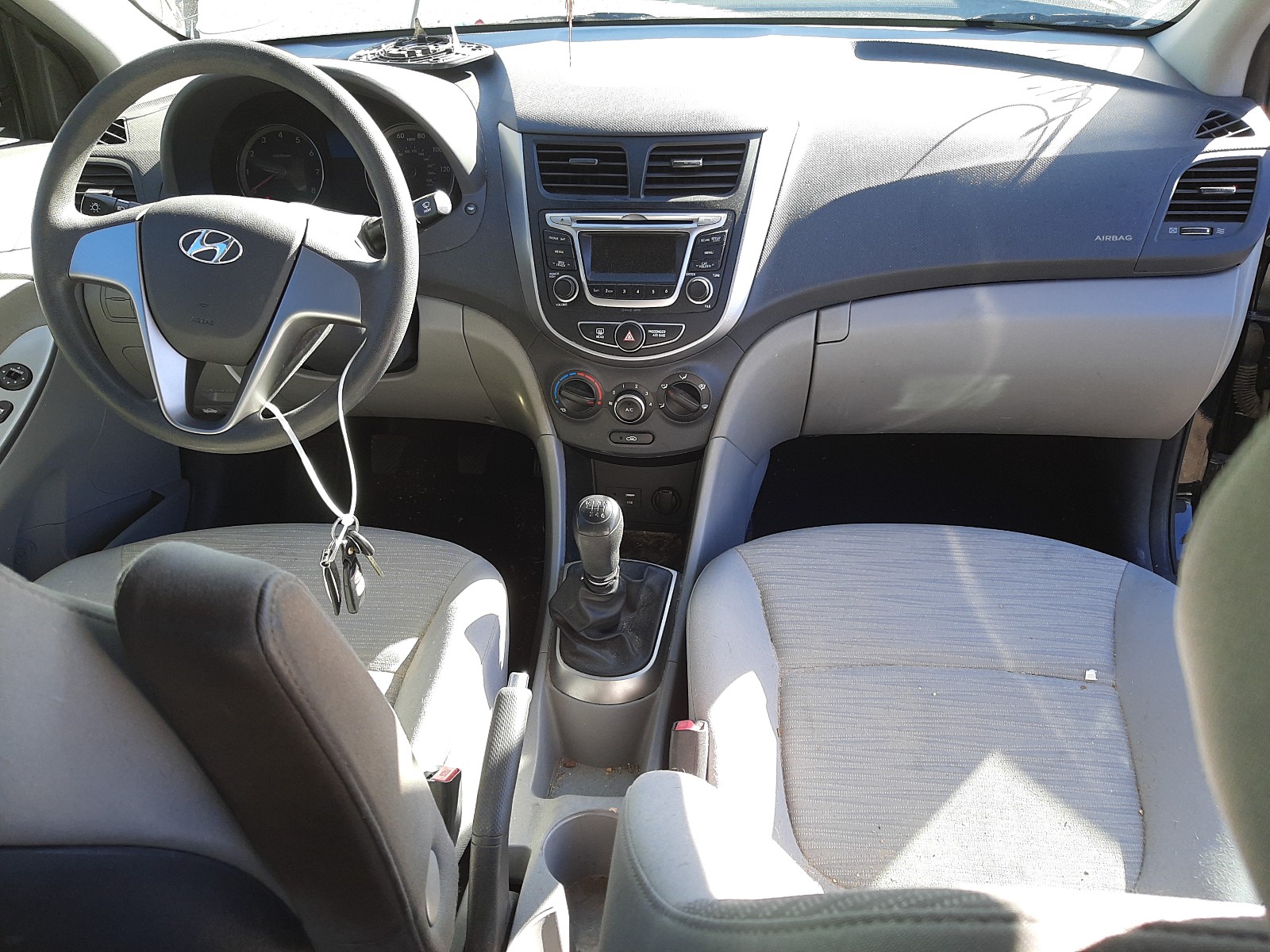 Photo 8 VIN: KMHCT4AEXGU136382 - HYUNDAI ACCENT SE 