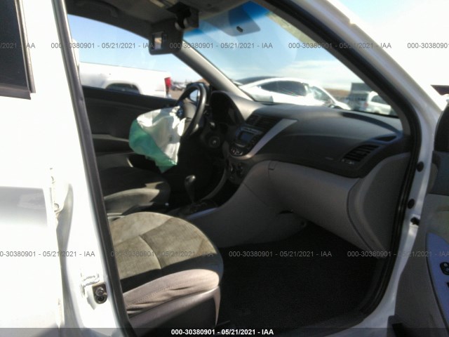 Photo 4 VIN: KMHCT5AE0GU273580 - HYUNDAI ACCENT 