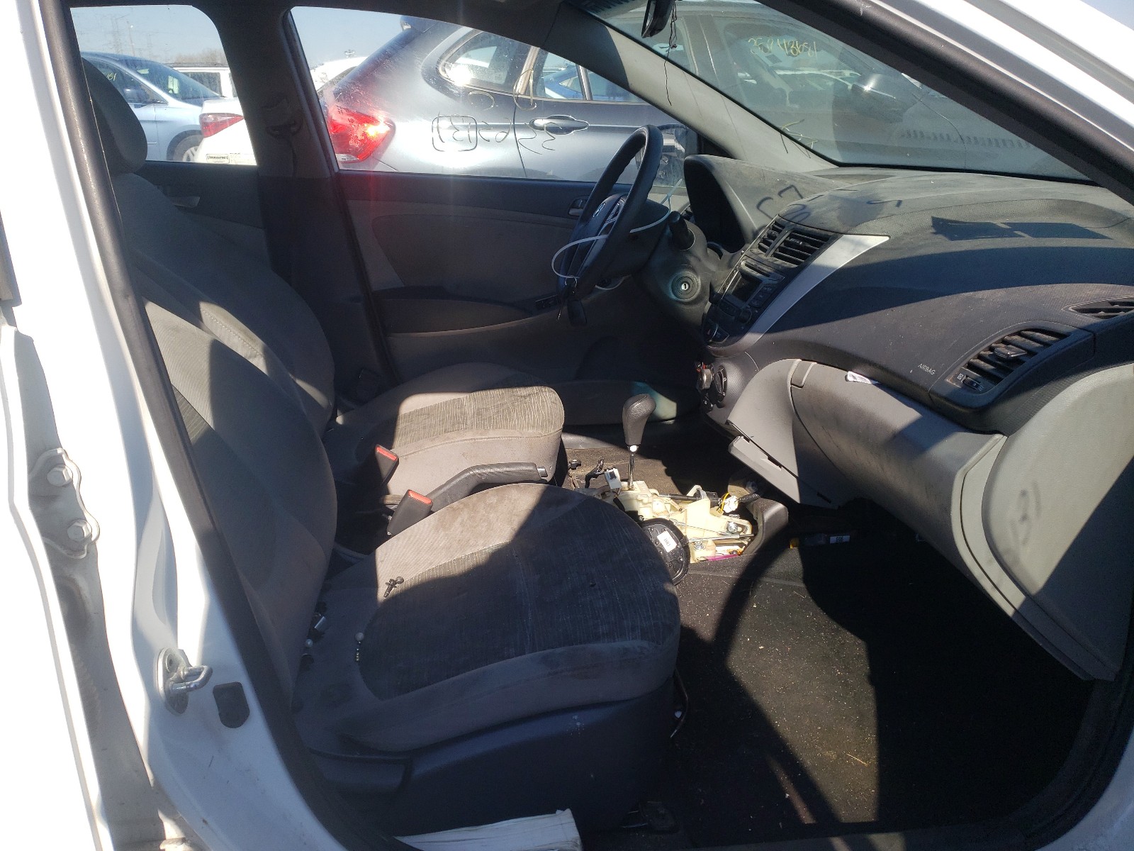 Photo 4 VIN: KMHCT5AE0GU277127 - HYUNDAI ACCENT SE 