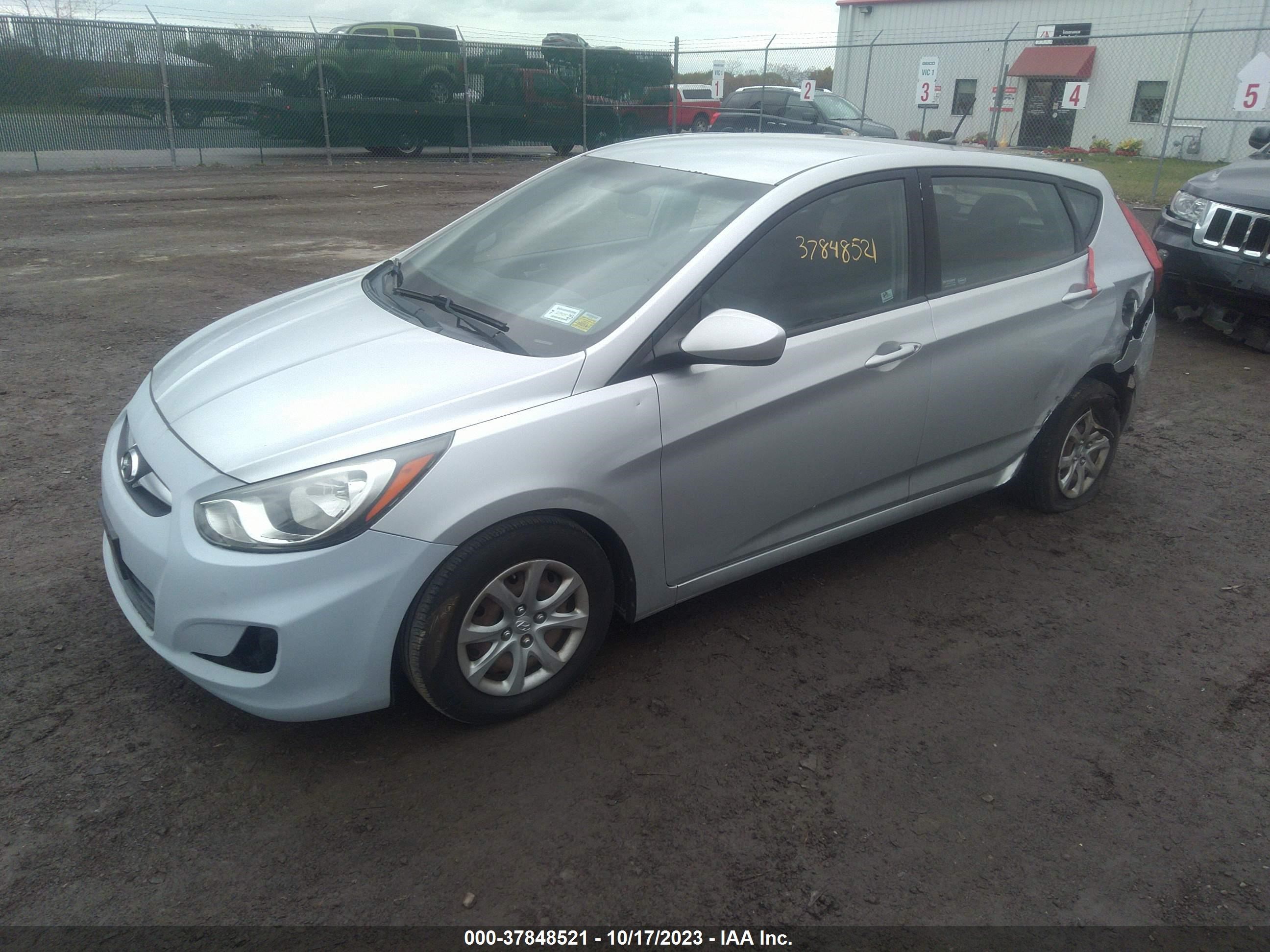 Photo 1 VIN: KMHCT5AE1CU016891 - HYUNDAI ACCENT 