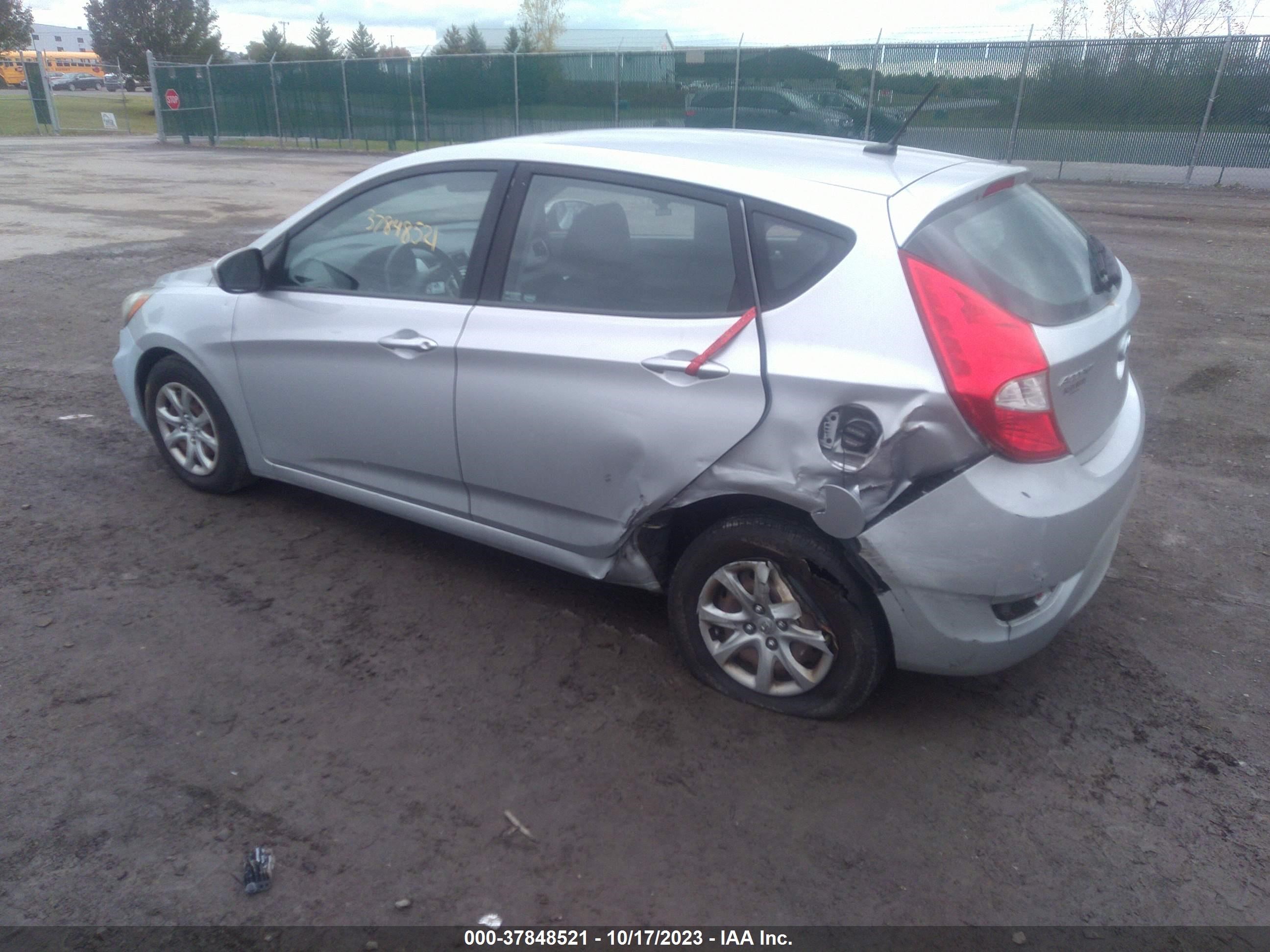 Photo 2 VIN: KMHCT5AE1CU016891 - HYUNDAI ACCENT 