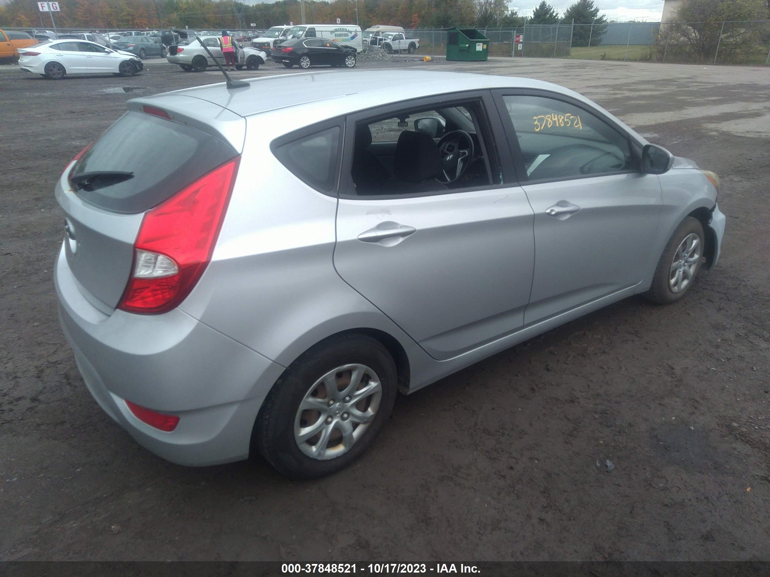 Photo 3 VIN: KMHCT5AE1CU016891 - HYUNDAI ACCENT 