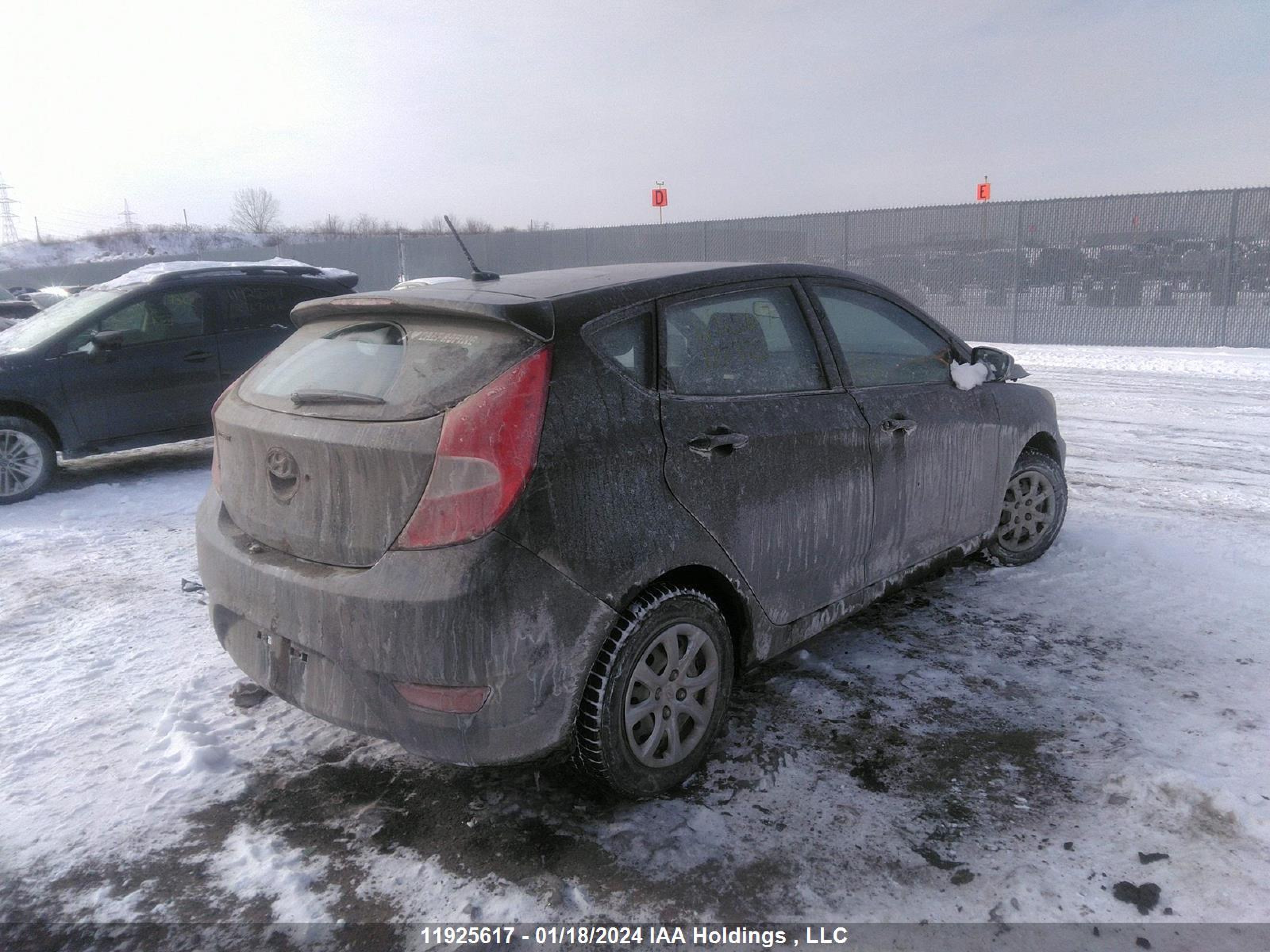 Photo 3 VIN: KMHCT5AE1EU177423 - HYUNDAI ACCENT 