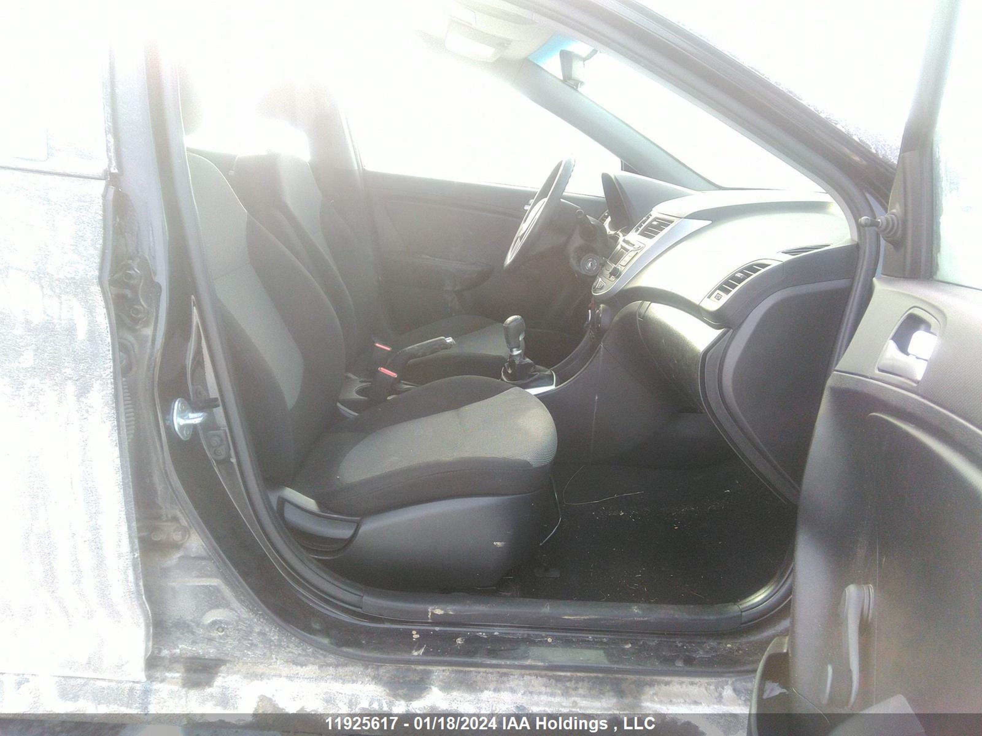 Photo 4 VIN: KMHCT5AE1EU177423 - HYUNDAI ACCENT 