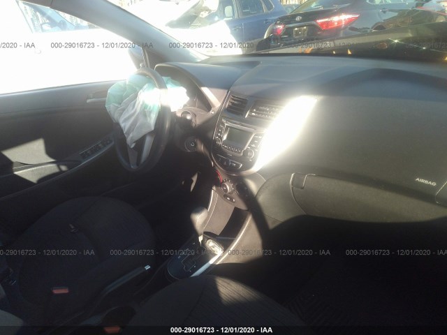 Photo 4 VIN: KMHCT5AE1HU307432 - HYUNDAI ACCENT 