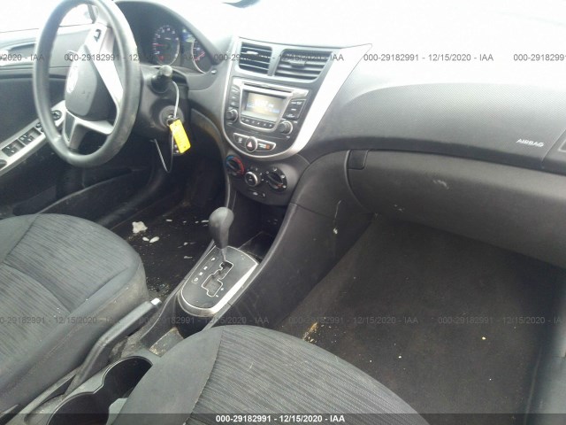 Photo 4 VIN: KMHCT5AE1HU346960 - HYUNDAI ACCENT 