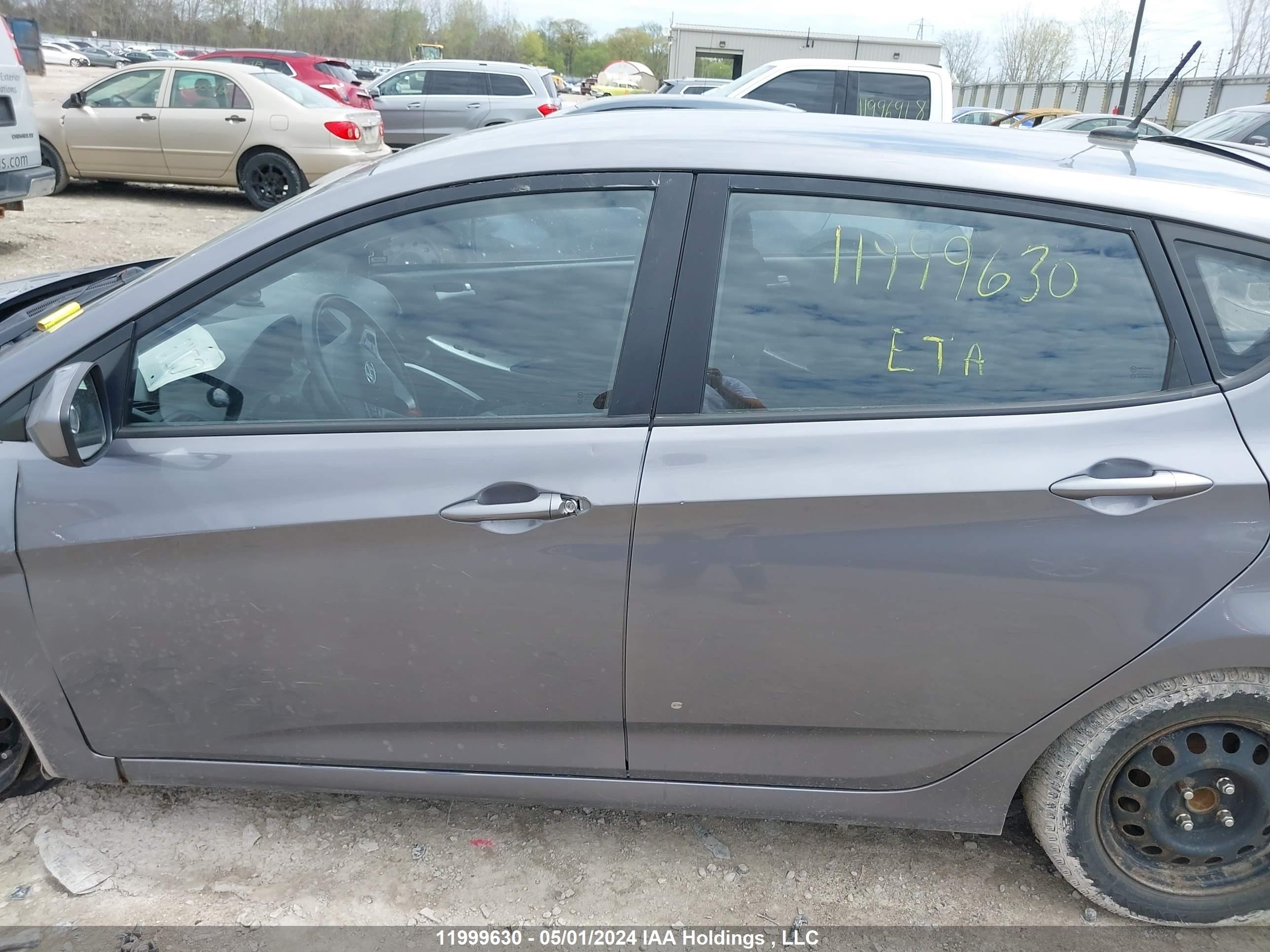 Photo 13 VIN: KMHCT5AE2DU123966 - HYUNDAI ACCENT 