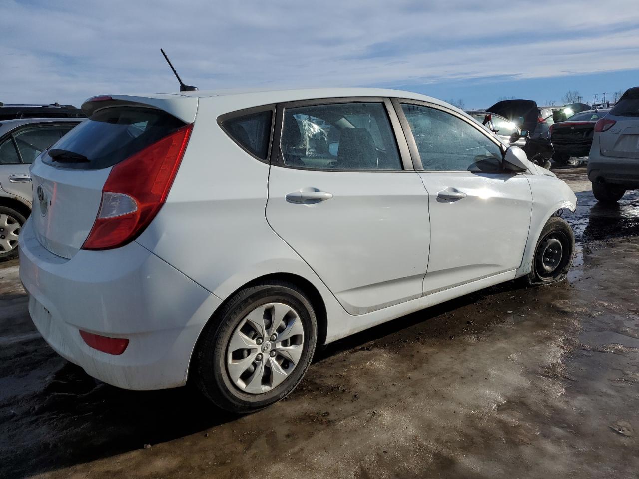 Photo 2 VIN: KMHCT5AE2GU276075 - HYUNDAI ACCENT 