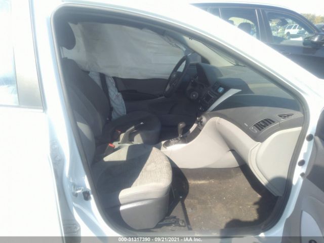 Photo 4 VIN: KMHCT5AE2HU320156 - HYUNDAI ACCENT 