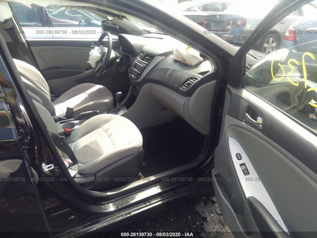 Photo 4 VIN: KMHCT5AE2HU323655 - HYUNDAI ACCENT 