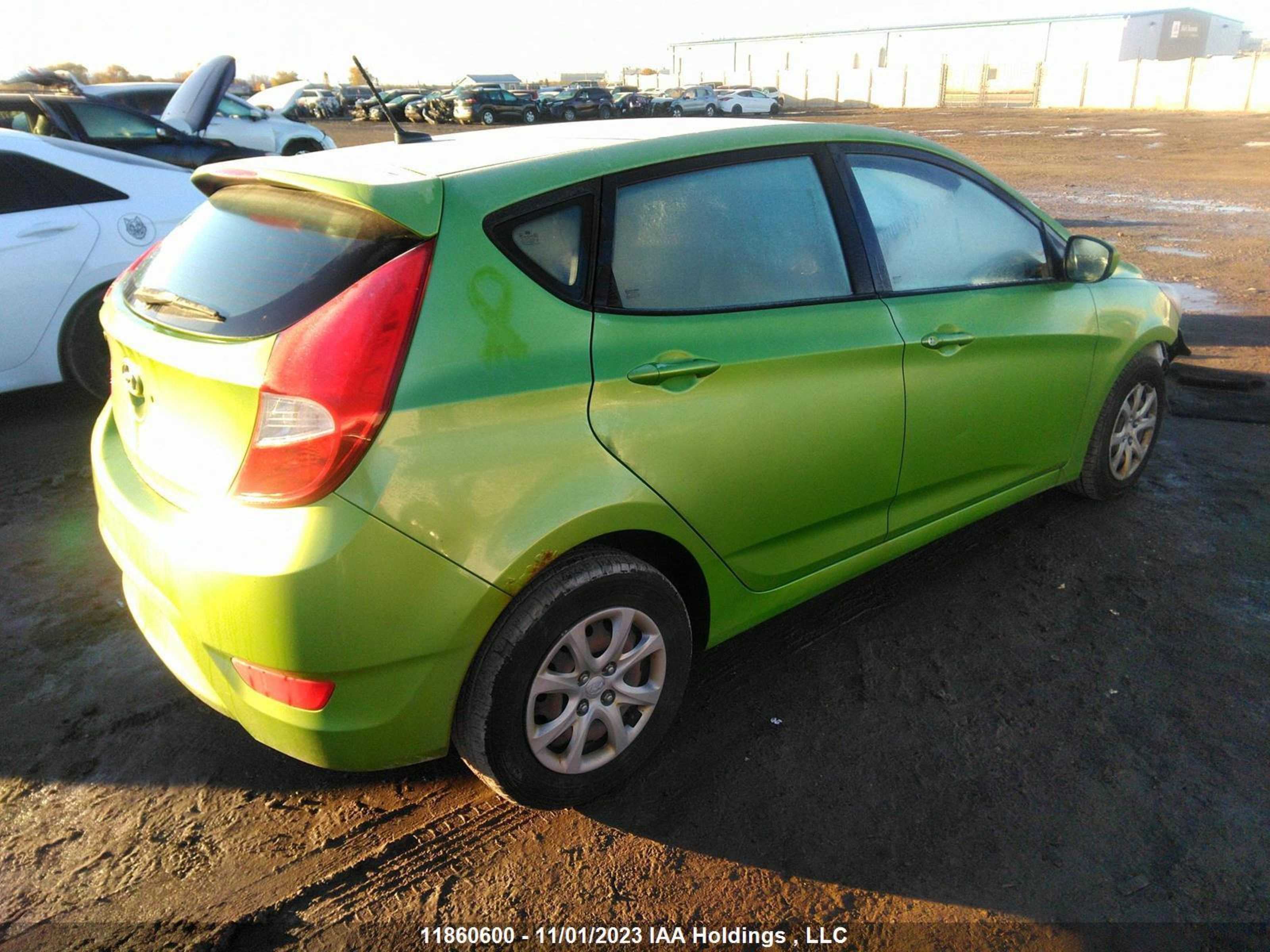 Photo 3 VIN: KMHCT5AE3CU000868 - HYUNDAI ACCENT 