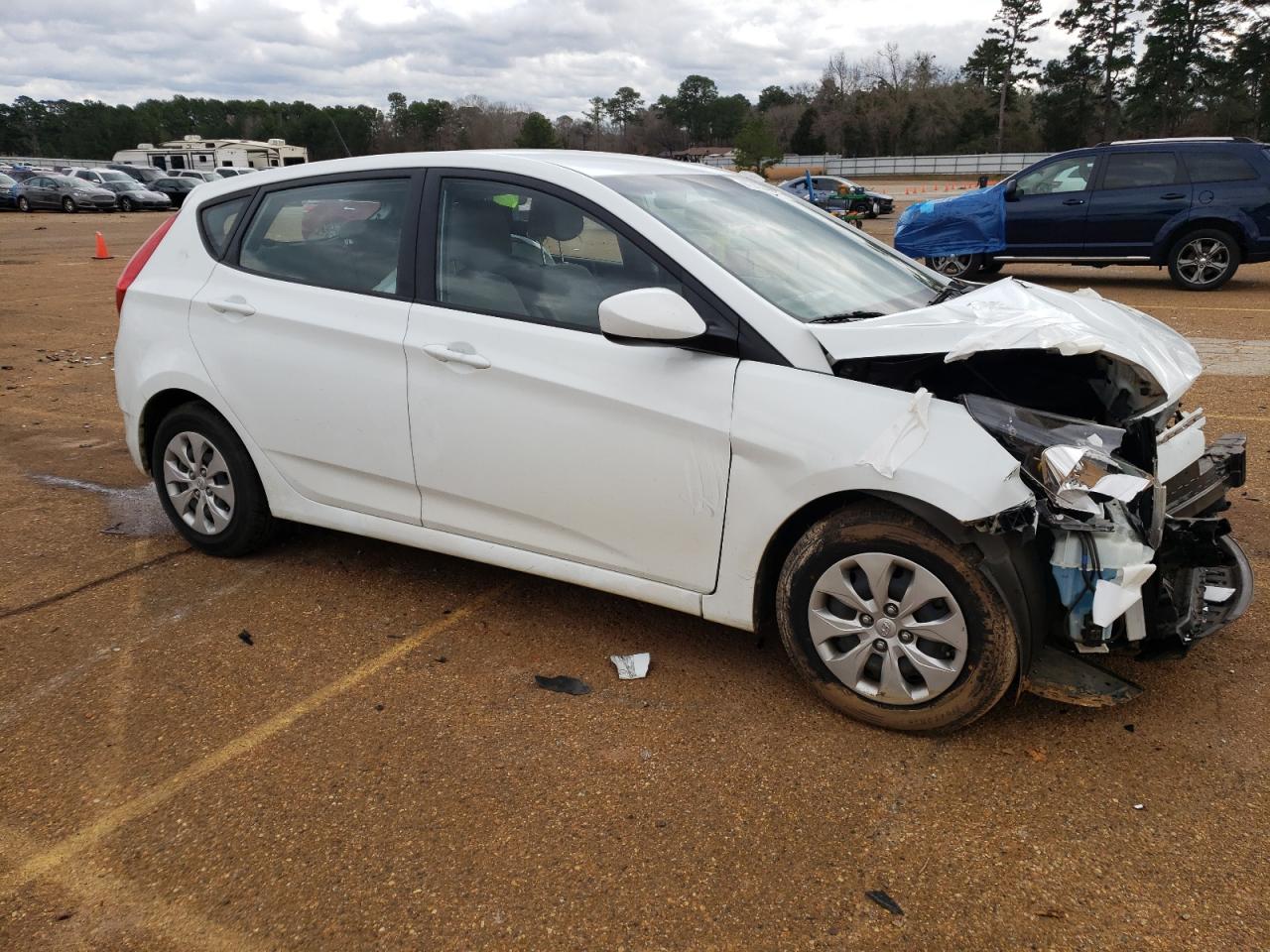 Photo 3 VIN: KMHCT5AE3GU272410 - HYUNDAI ACCENT 