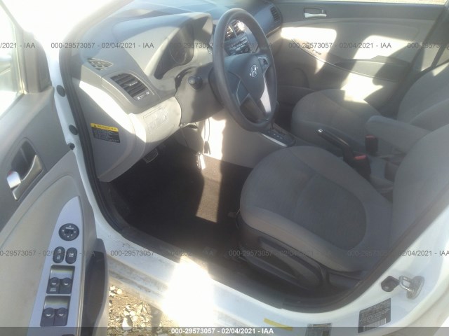 Photo 4 VIN: KMHCT5AE3HU344563 - HYUNDAI ACCENT 