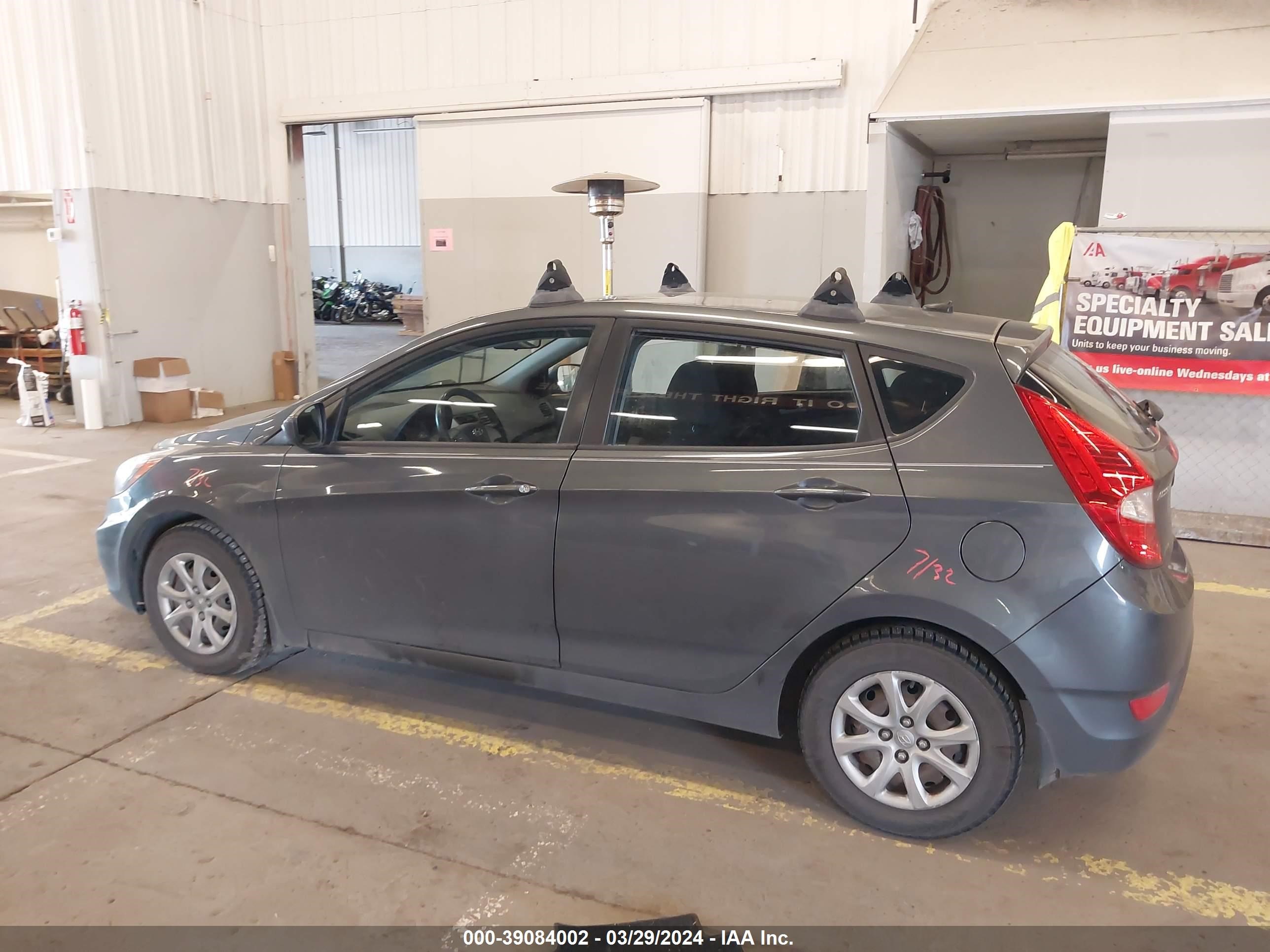 Photo 13 VIN: KMHCT5AE4CU045141 - HYUNDAI ACCENT 