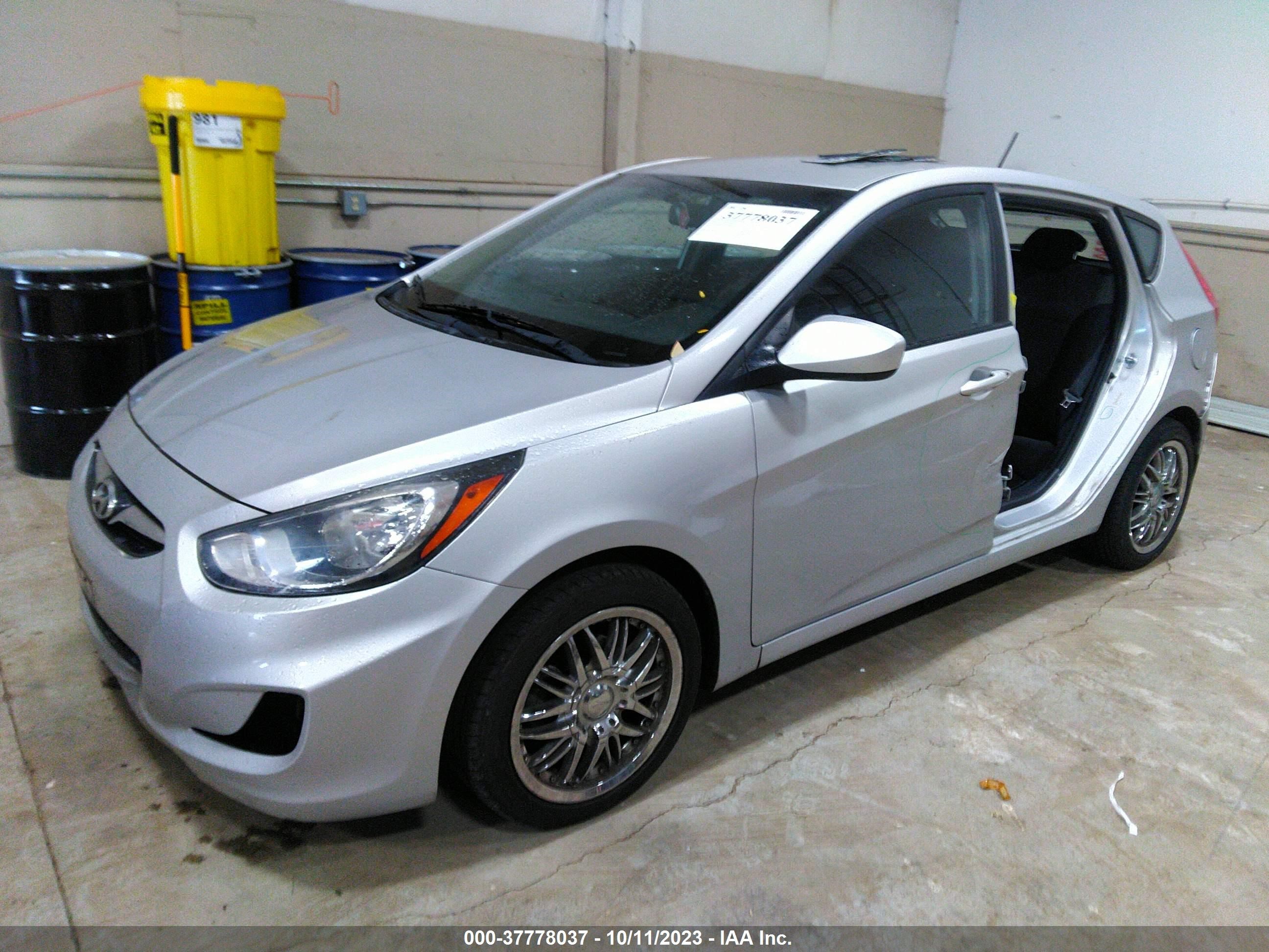 Photo 1 VIN: KMHCT5AE4CU049111 - HYUNDAI ACCENT 