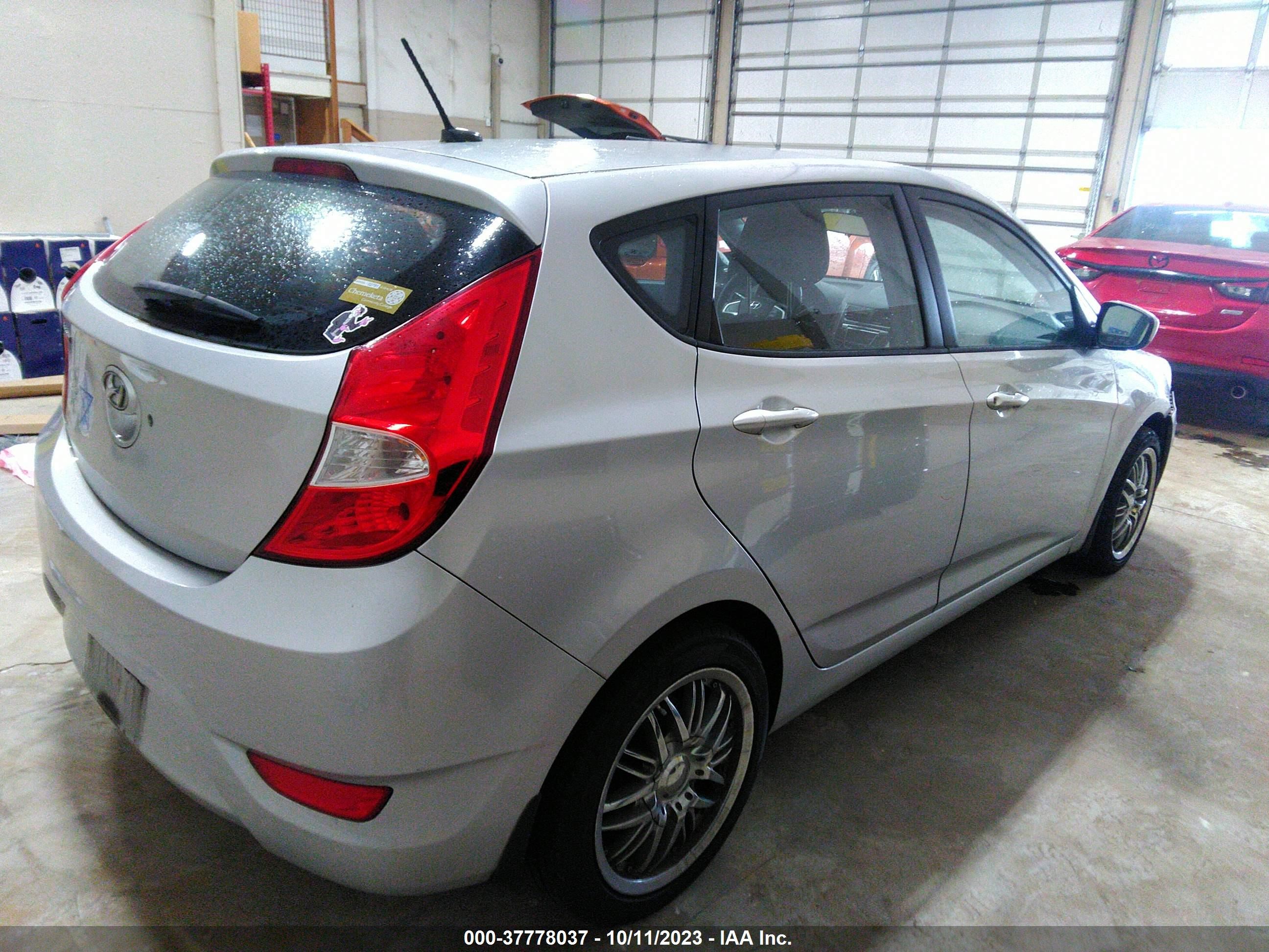 Photo 3 VIN: KMHCT5AE4CU049111 - HYUNDAI ACCENT 