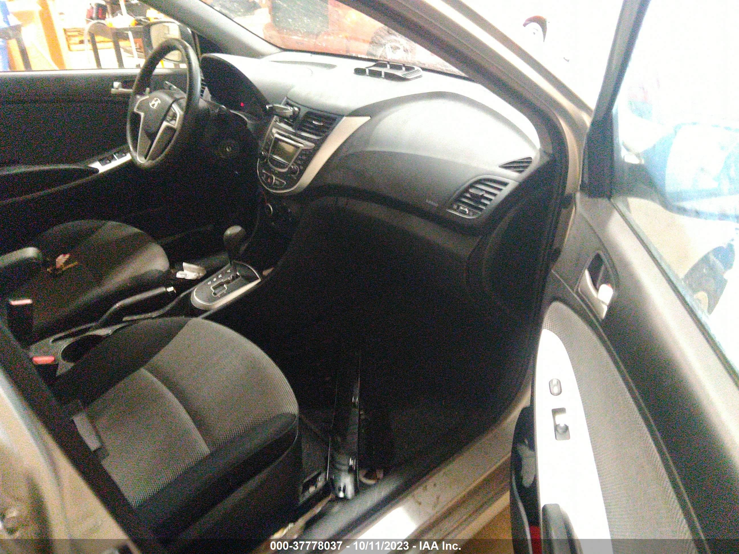 Photo 4 VIN: KMHCT5AE4CU049111 - HYUNDAI ACCENT 