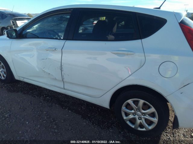 Photo 5 VIN: KMHCT5AE4DU102715 - HYUNDAI ACCENT 