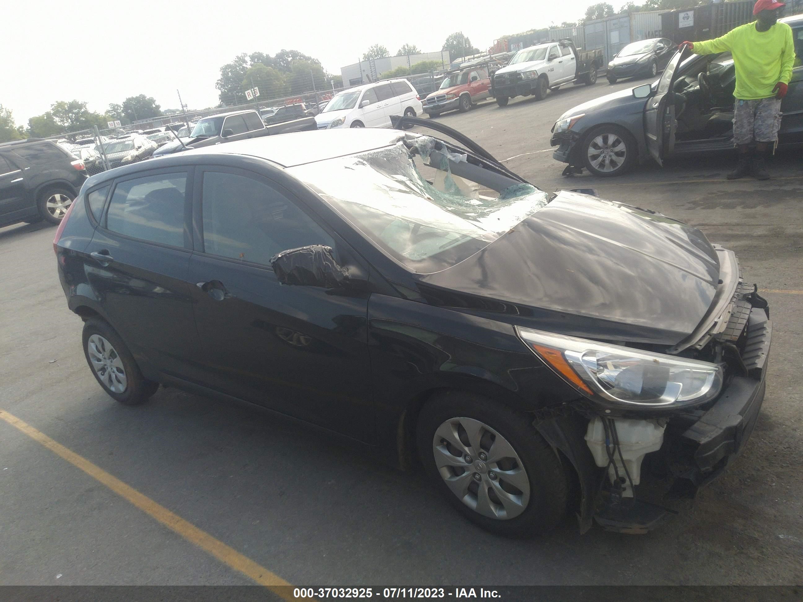 Photo 13 VIN: KMHCT5AE4HU335242 - HYUNDAI ACCENT 