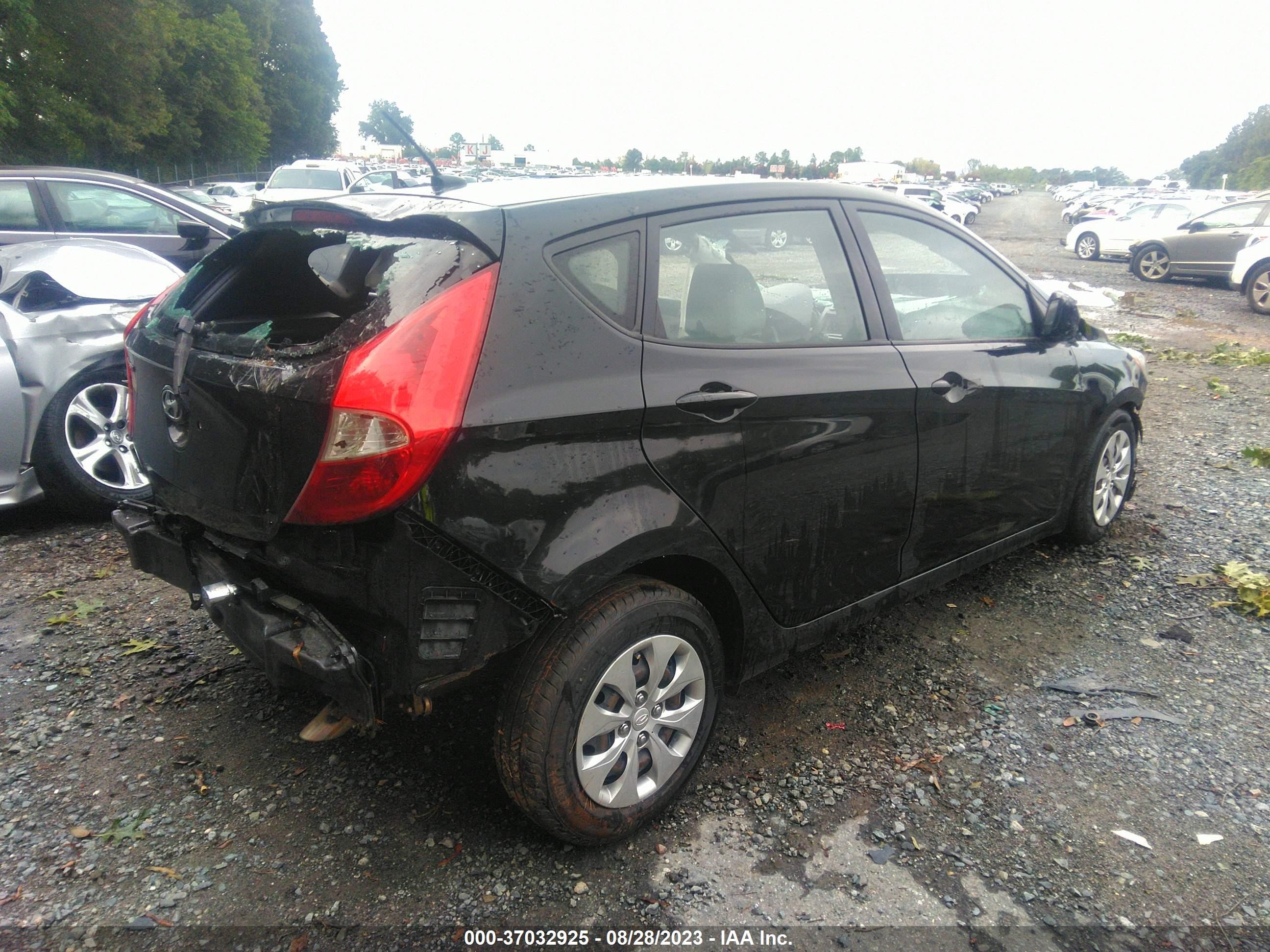 Photo 3 VIN: KMHCT5AE4HU335242 - HYUNDAI ACCENT 