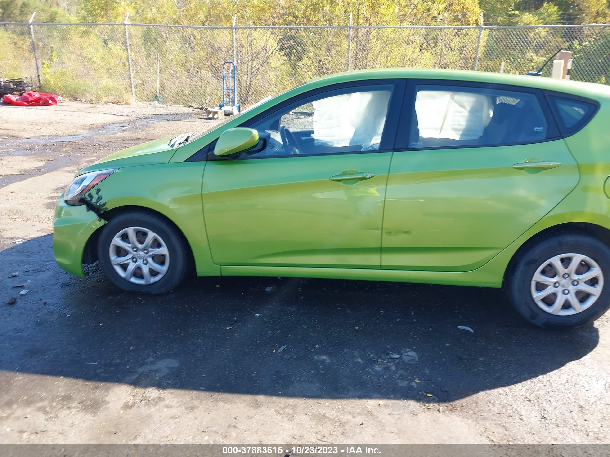 Photo 13 VIN: KMHCT5AE5CU003237 - HYUNDAI ACCENT 