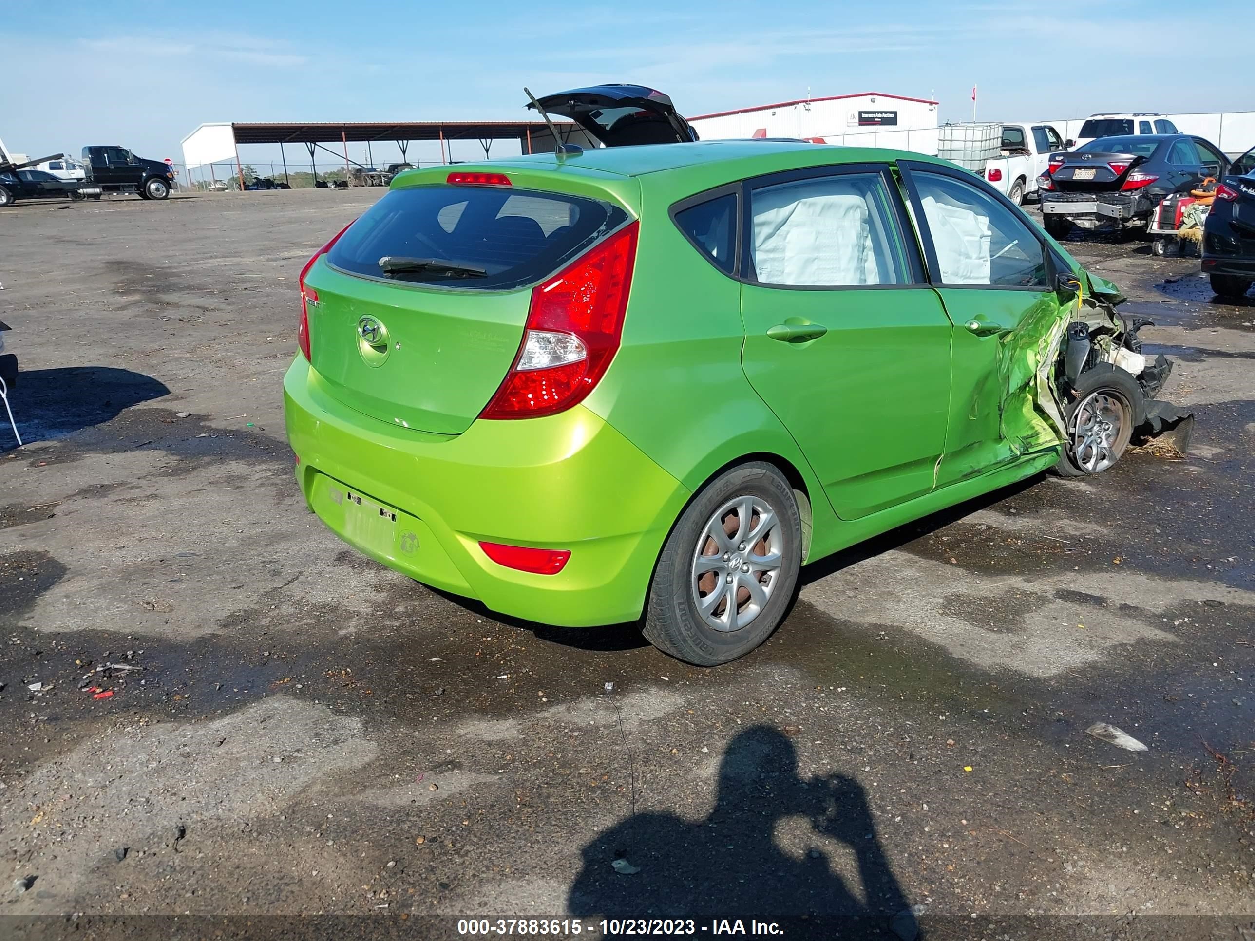 Photo 3 VIN: KMHCT5AE5CU003237 - HYUNDAI ACCENT 