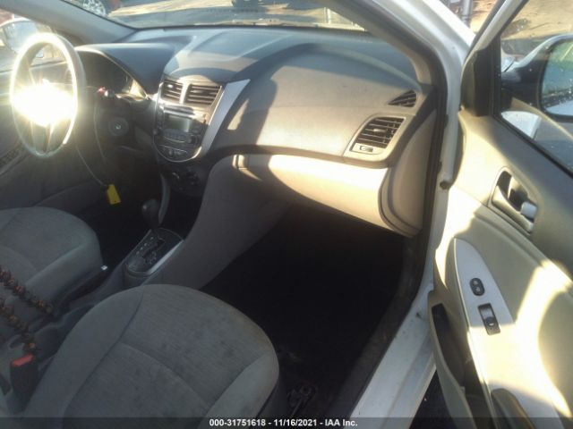 Photo 4 VIN: KMHCT5AE5HU345293 - HYUNDAI ACCENT 