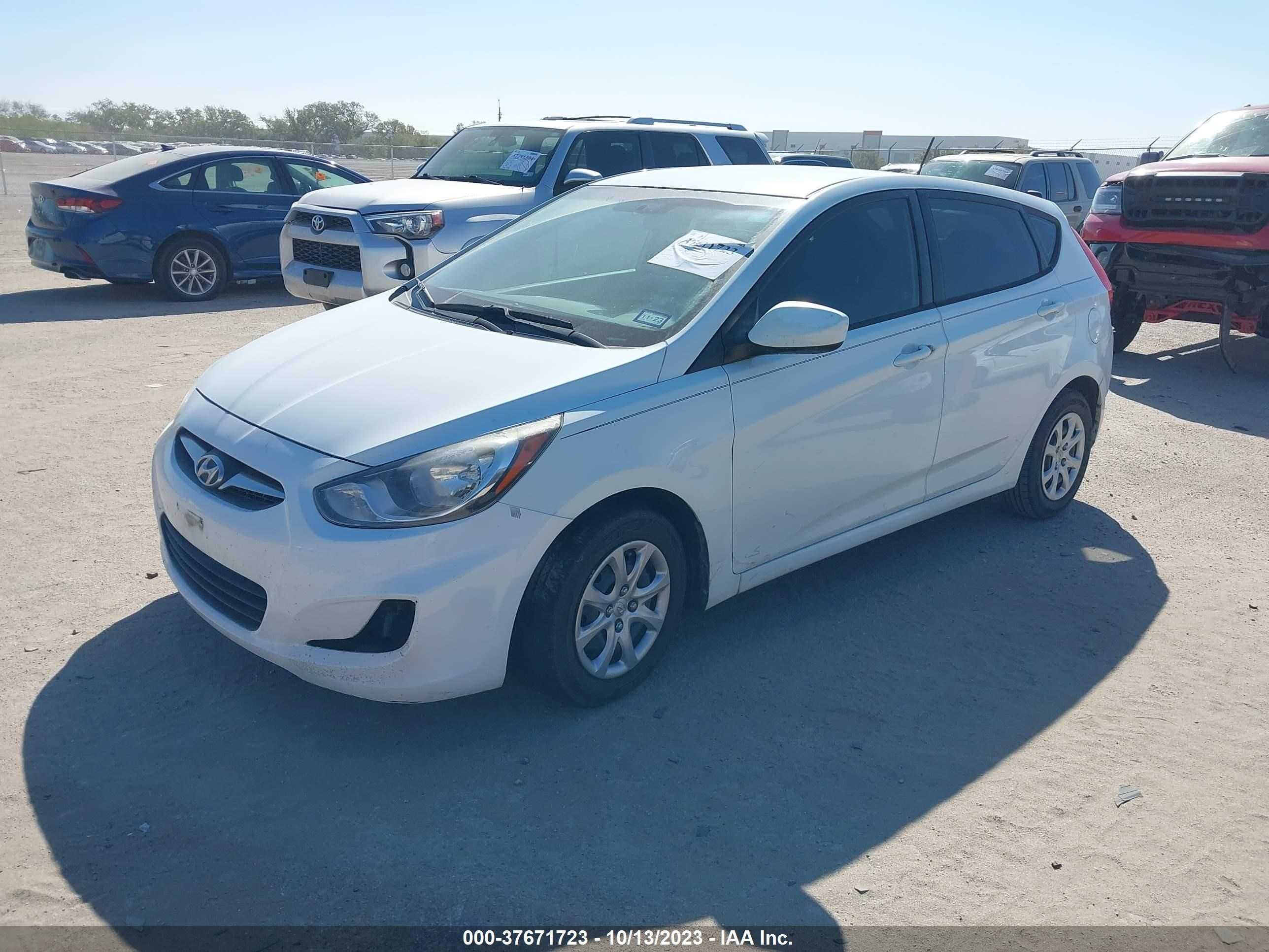 Photo 1 VIN: KMHCT5AE6DU120925 - HYUNDAI ACCENT 