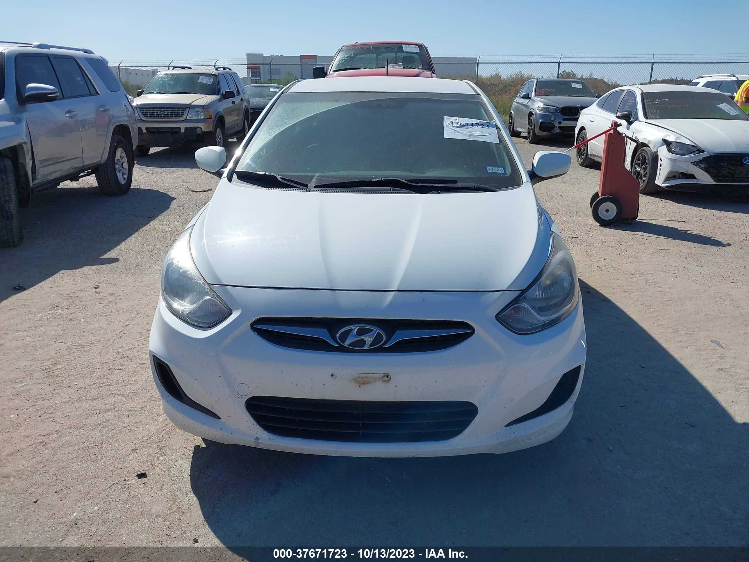 Photo 11 VIN: KMHCT5AE6DU120925 - HYUNDAI ACCENT 