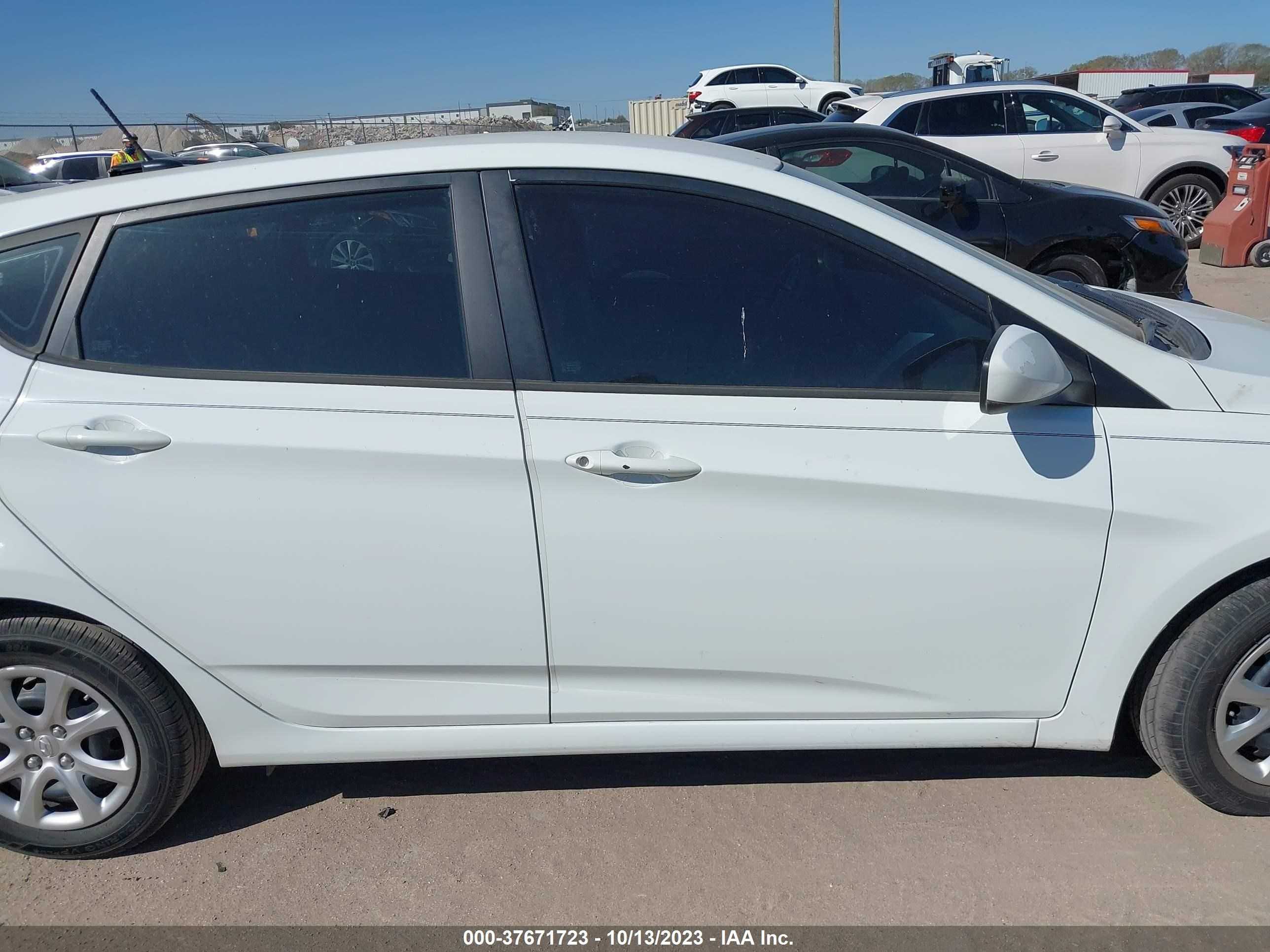 Photo 12 VIN: KMHCT5AE6DU120925 - HYUNDAI ACCENT 