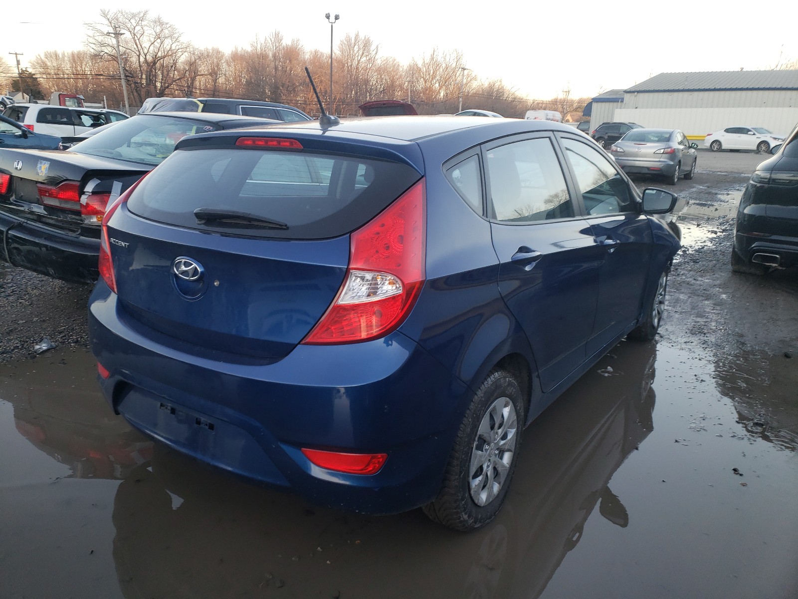 Photo 3 VIN: KMHCT5AE6GU269386 - HYUNDAI ACCENT SE 