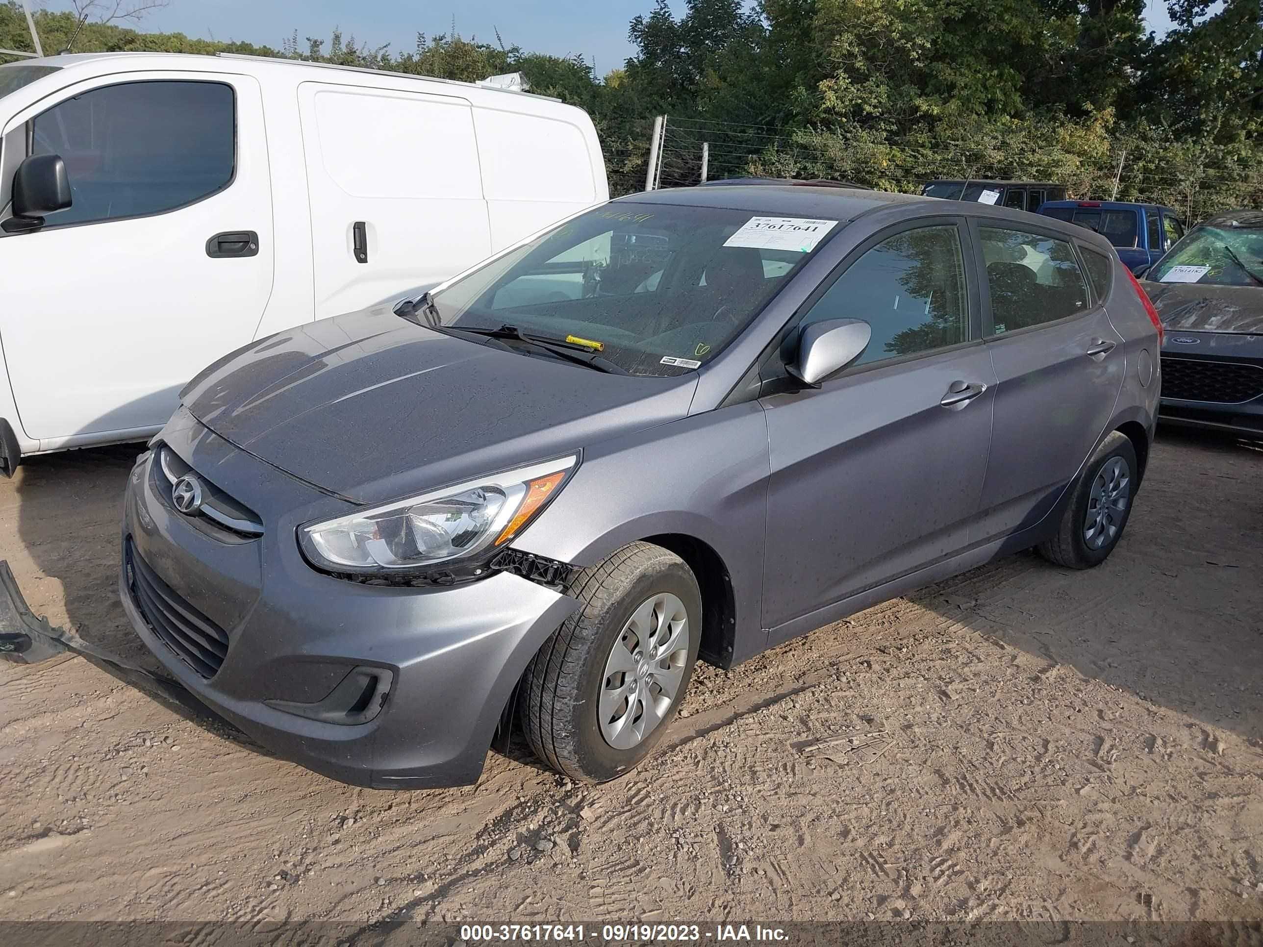 Photo 1 VIN: KMHCT5AE6HU326140 - HYUNDAI ACCENT 