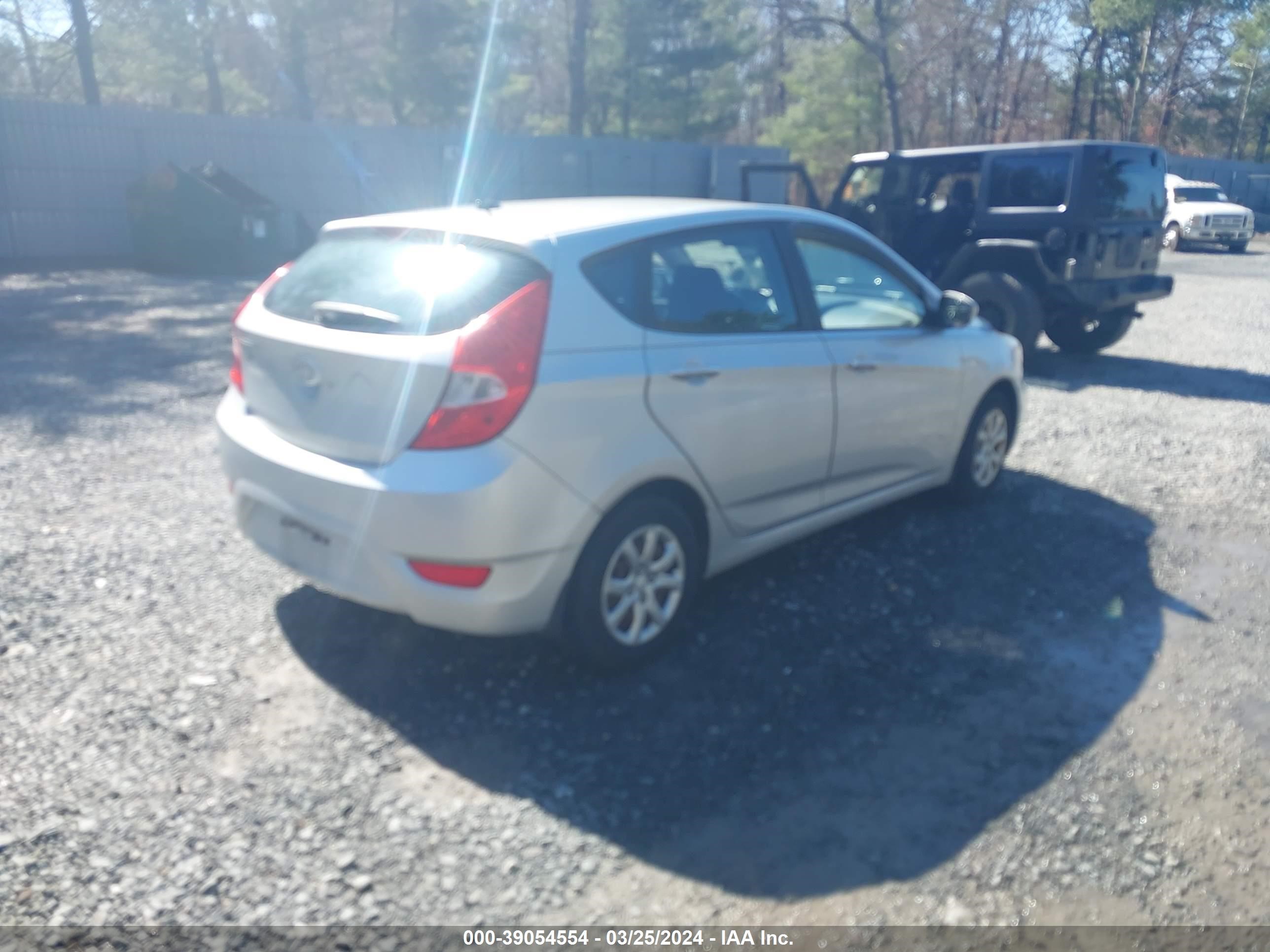 Photo 3 VIN: KMHCT5AE7DU099227 - HYUNDAI ACCENT 