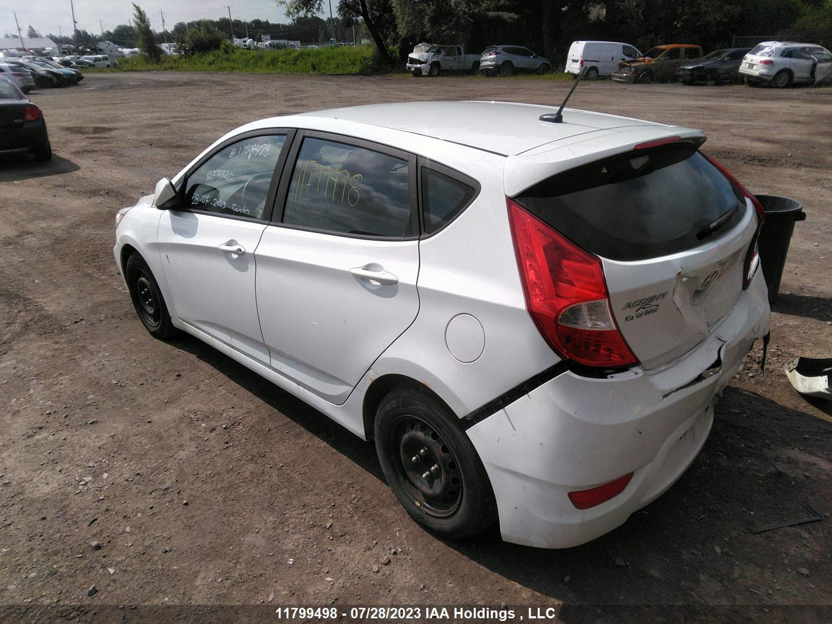 Photo 2 VIN: KMHCT5AE7GU273320 - HYUNDAI ACCENT 