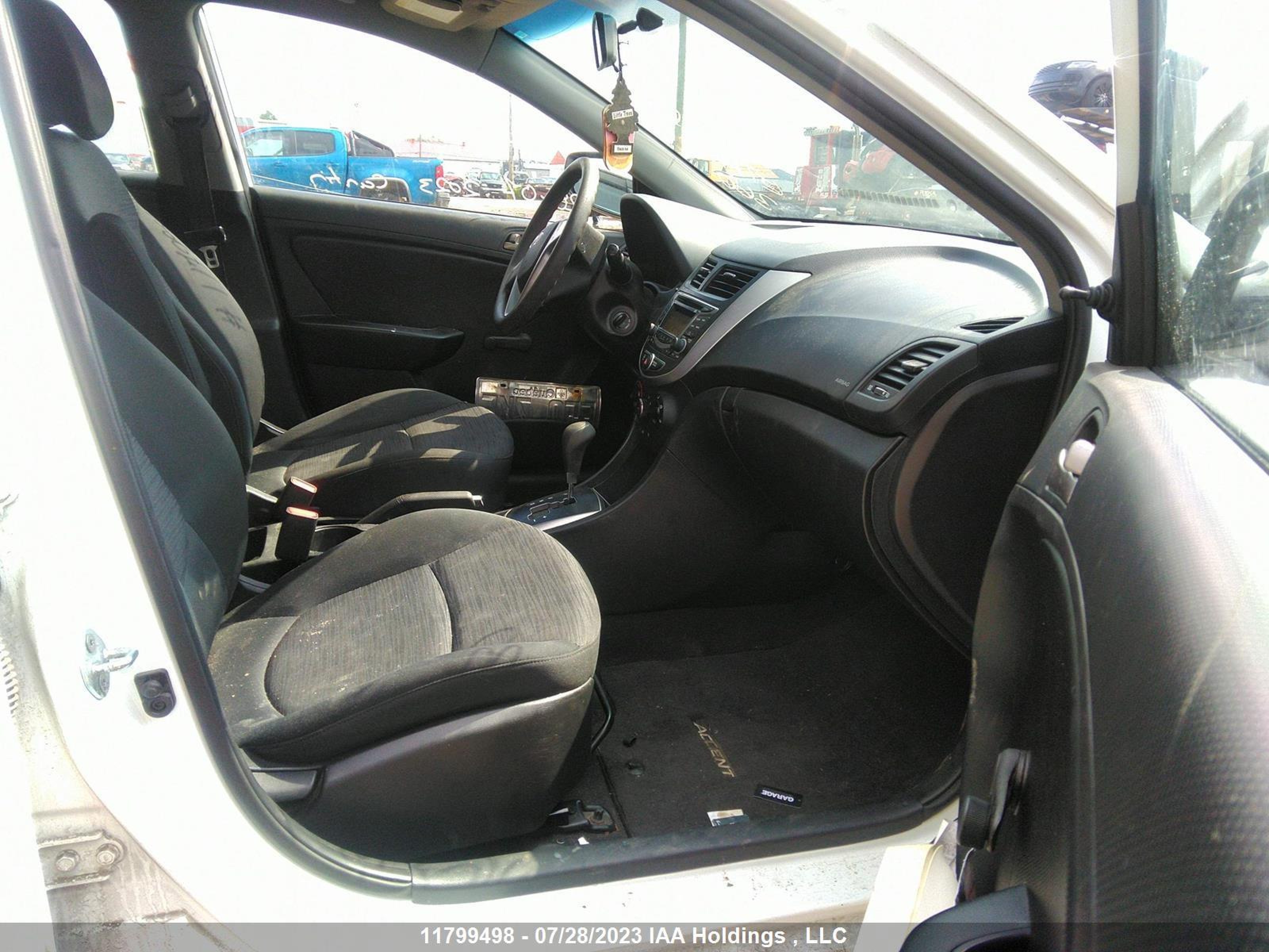 Photo 4 VIN: KMHCT5AE7GU273320 - HYUNDAI ACCENT 