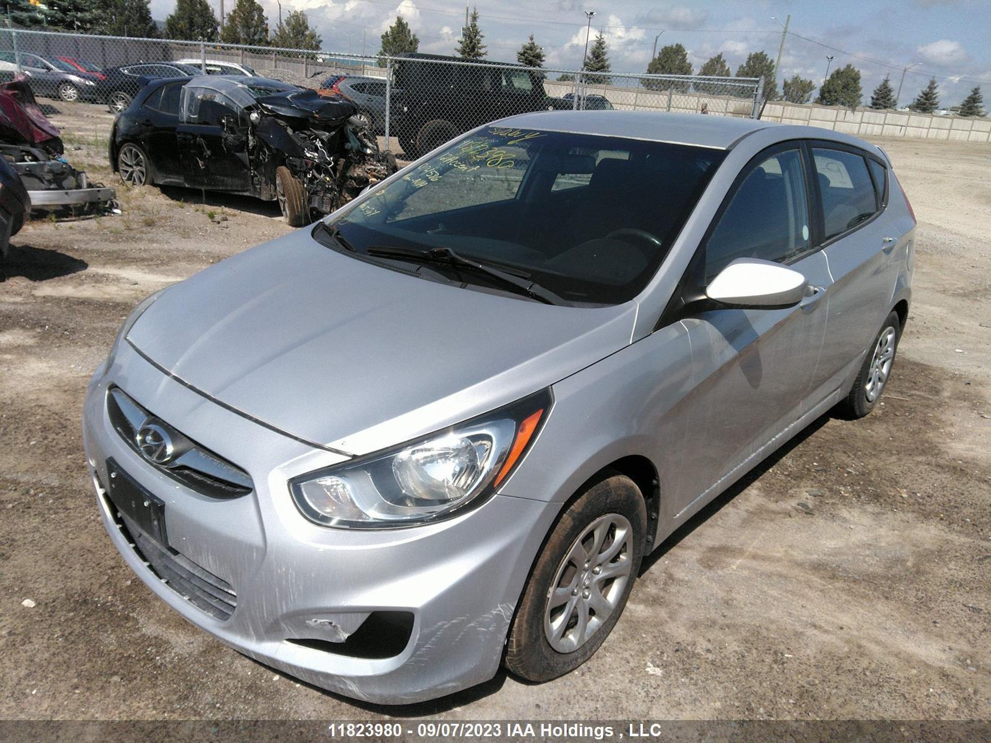 Photo 1 VIN: KMHCT5AE8CU014586 - HYUNDAI ACCENT 