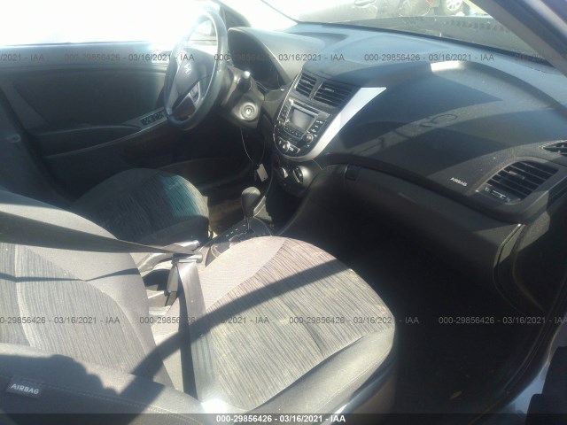 Photo 4 VIN: KMHCT5AE9HU300258 - HYUNDAI ACCENT 