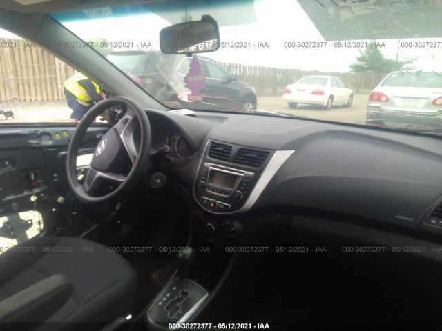 Photo 4 VIN: KMHCT5AE9HU316010 - HYUNDAI ACCENT 