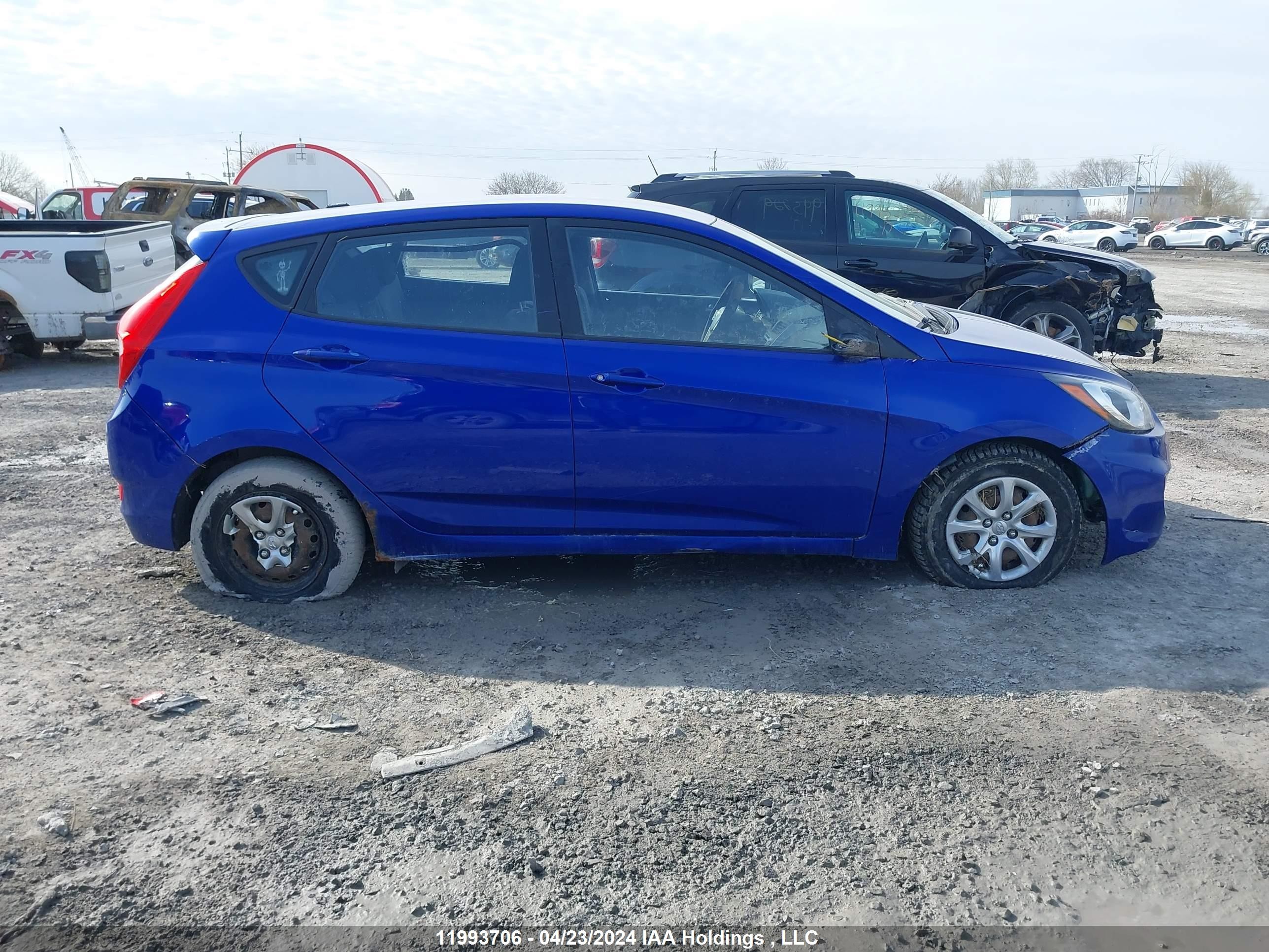 Photo 12 VIN: KMHCT5AEXEU143304 - HYUNDAI ACCENT 