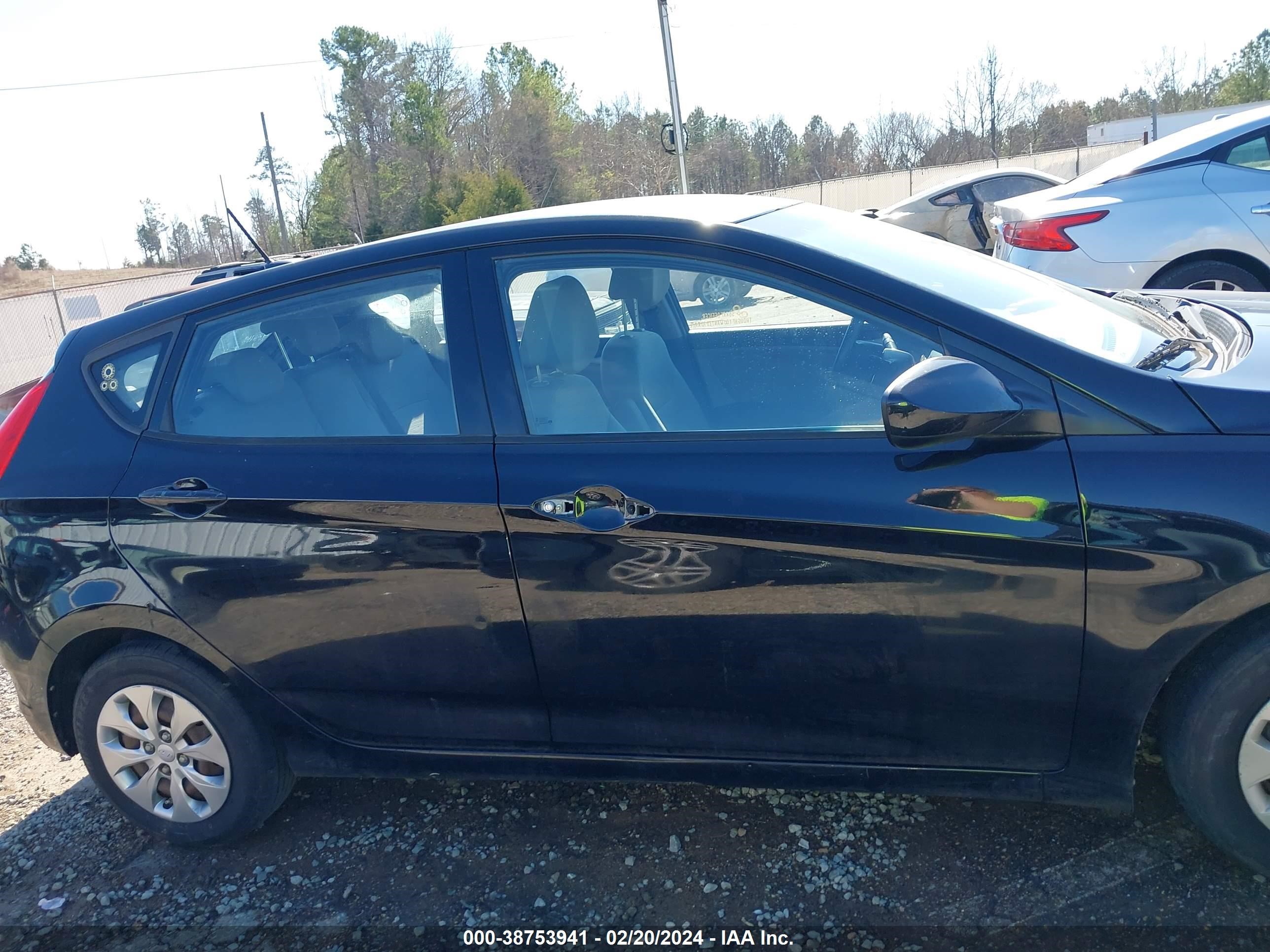 Photo 12 VIN: KMHCT5AEXFU216138 - HYUNDAI ACCENT 