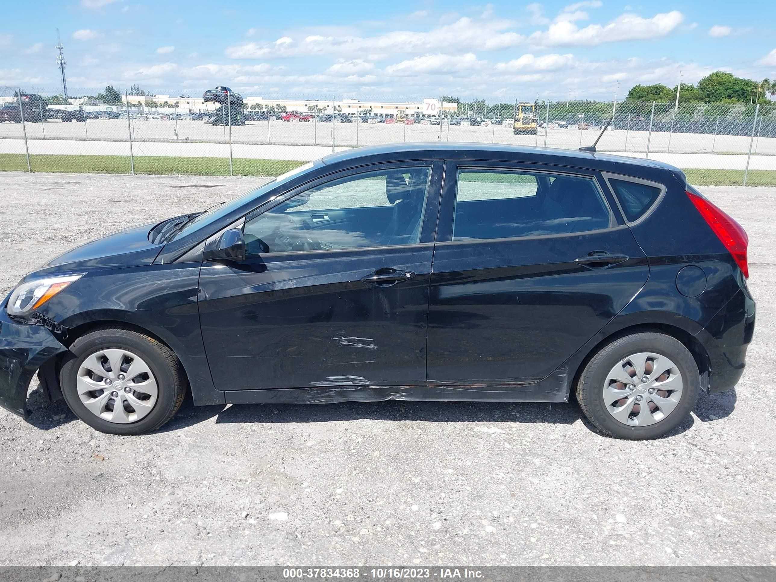 Photo 5 VIN: KMHCT5AEXHU354247 - HYUNDAI ACCENT 