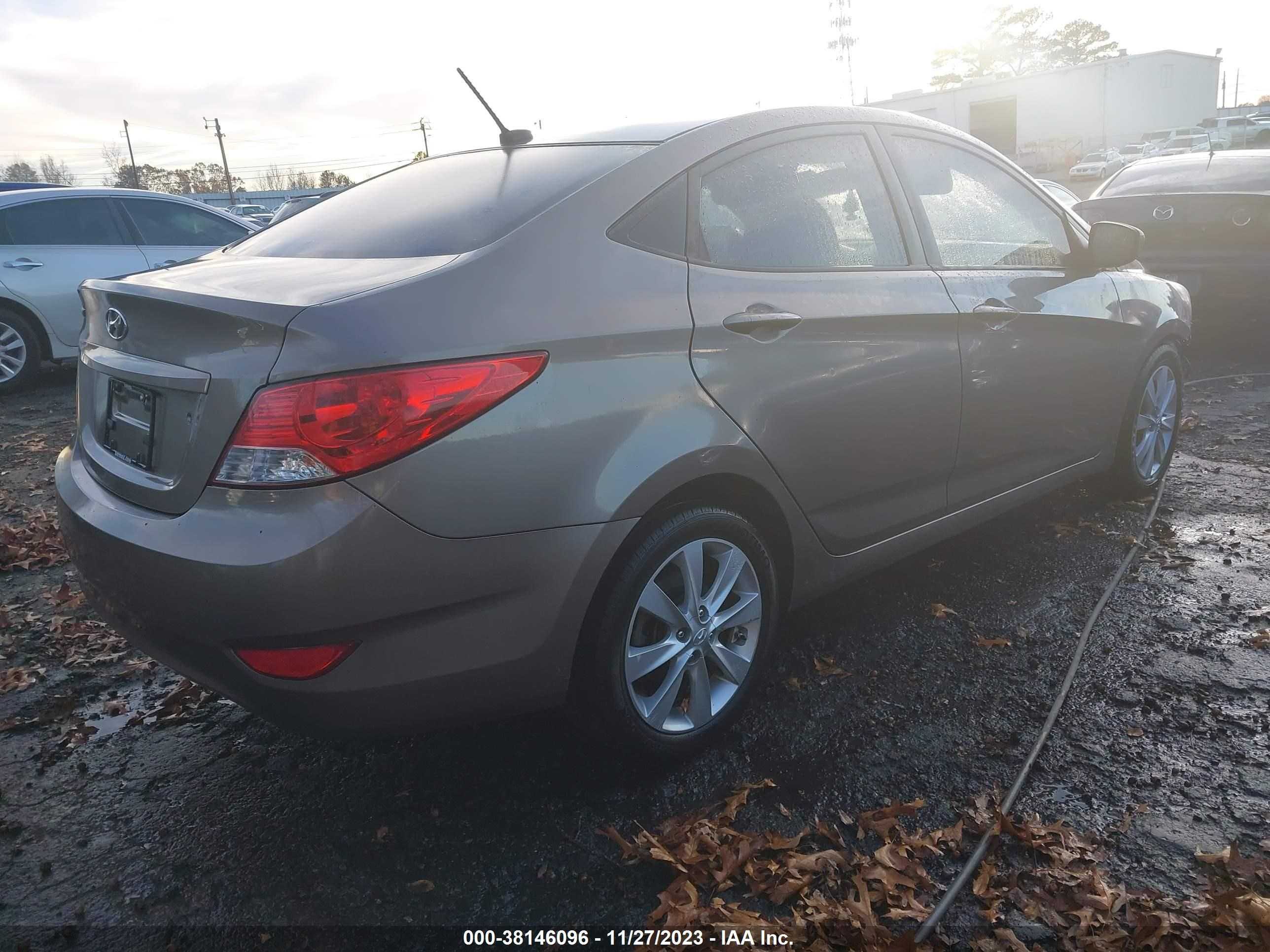 Photo 3 VIN: KMHCU4AE1DU570571 - HYUNDAI ACCENT 