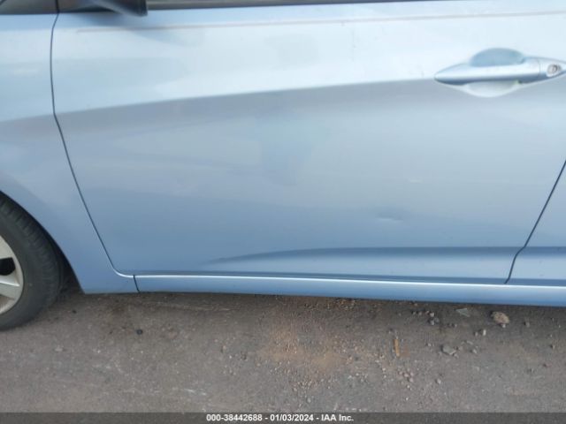 Photo 5 VIN: KMHCU4AE2CU061491 - HYUNDAI ACCENT 