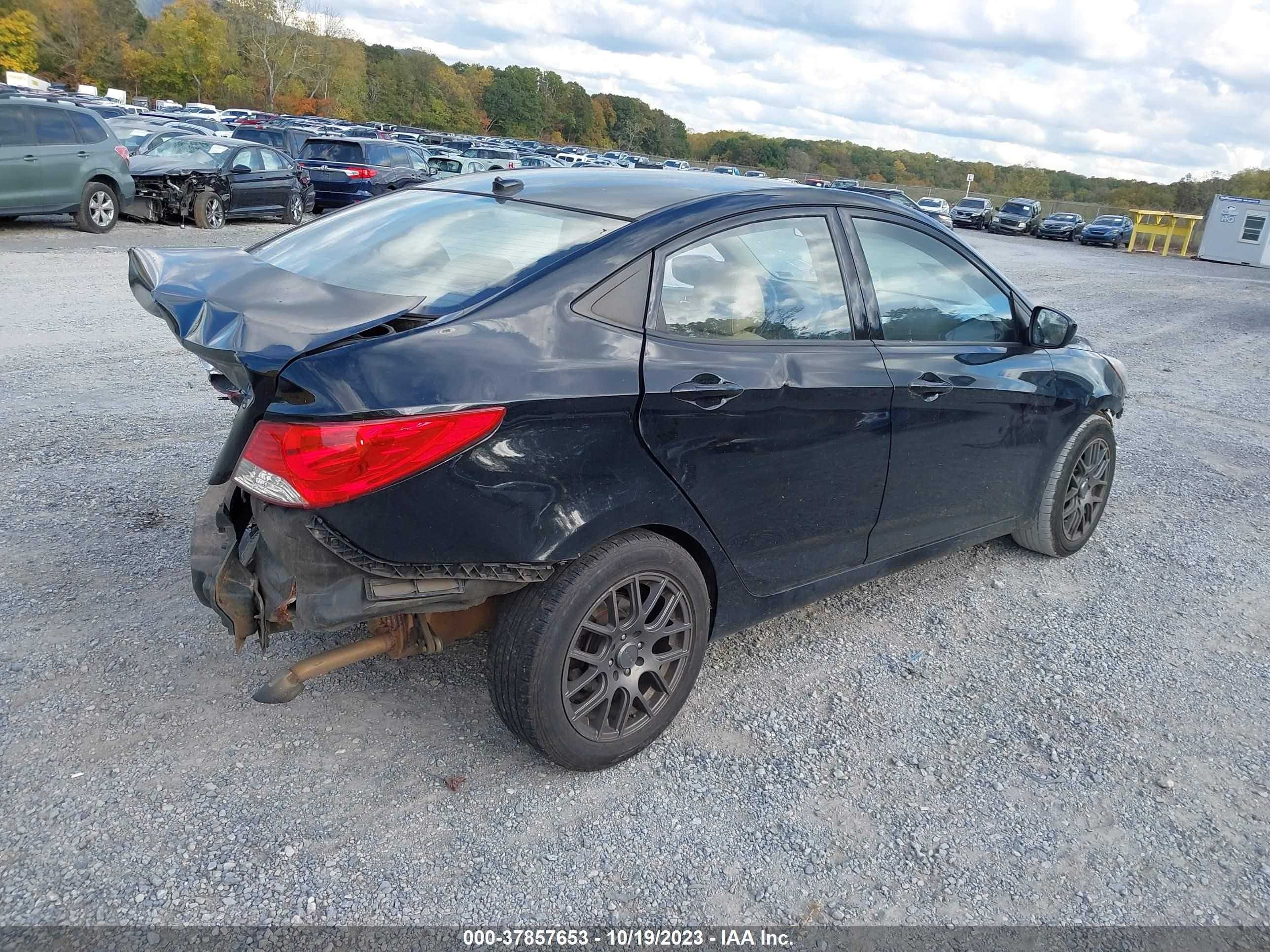 Photo 3 VIN: KMHCU4AE2CU096970 - HYUNDAI ACCENT 